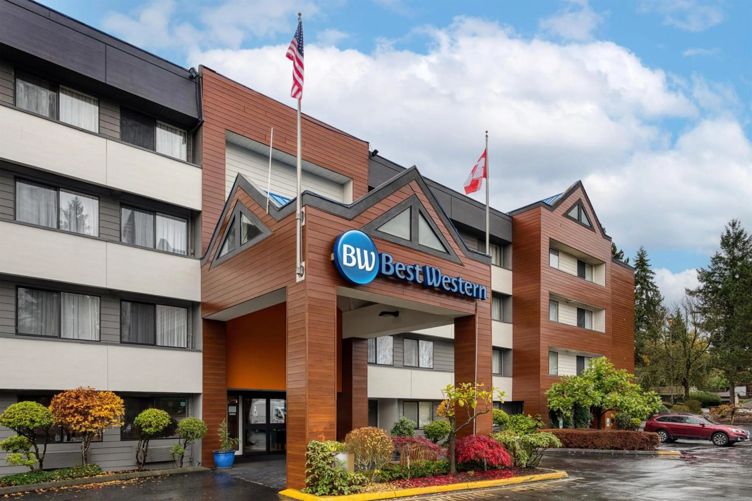 Property building in Best Western Alderwood