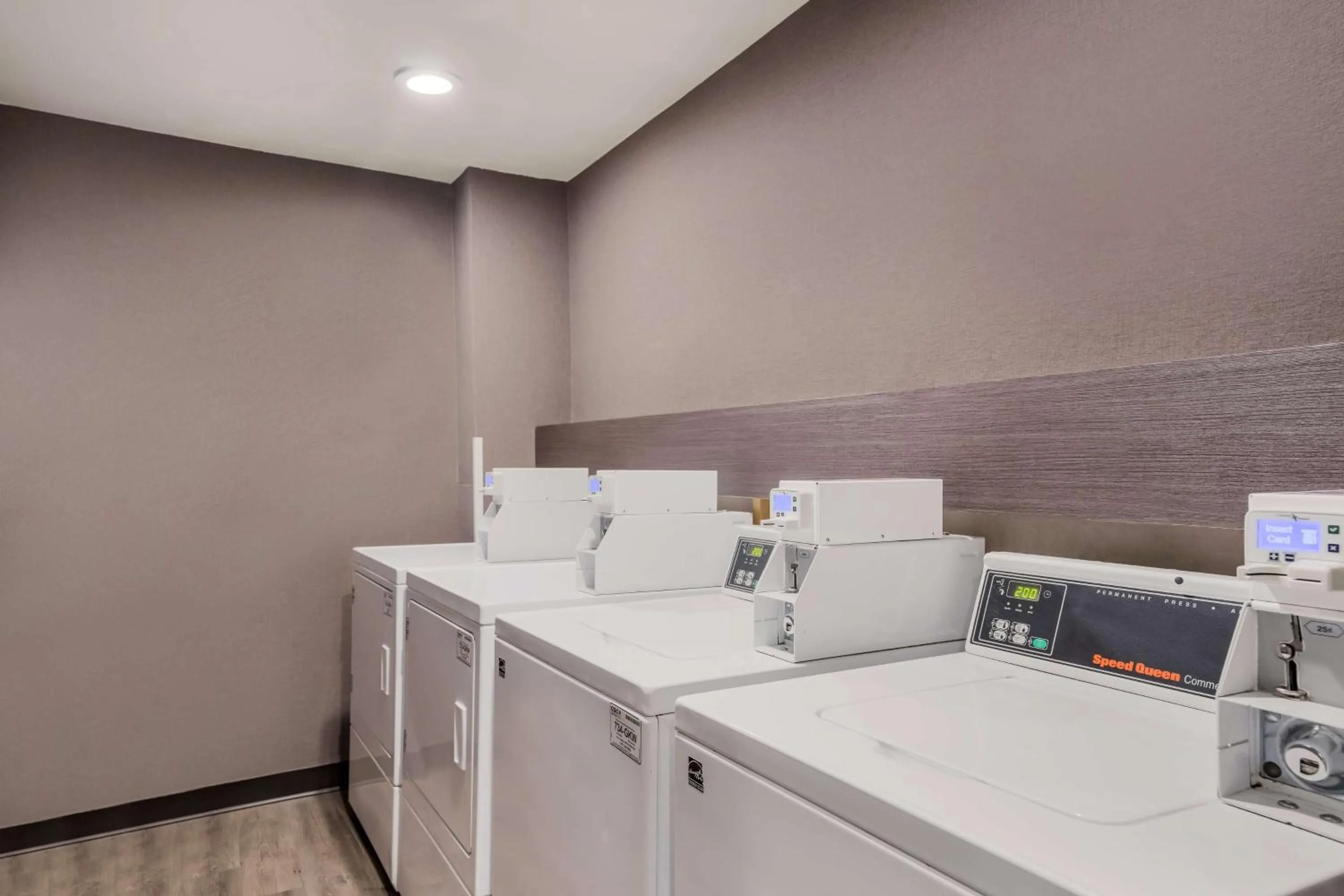 laundry in Best Western Alderwood