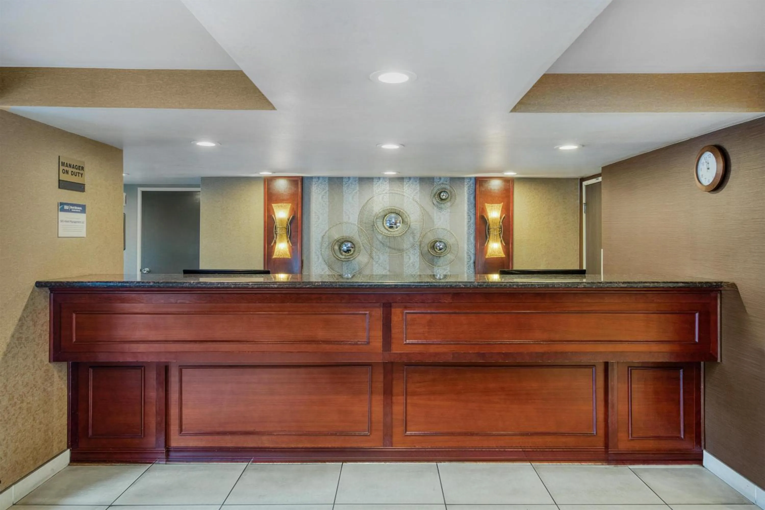 Lobby or reception in Best Western Alderwood