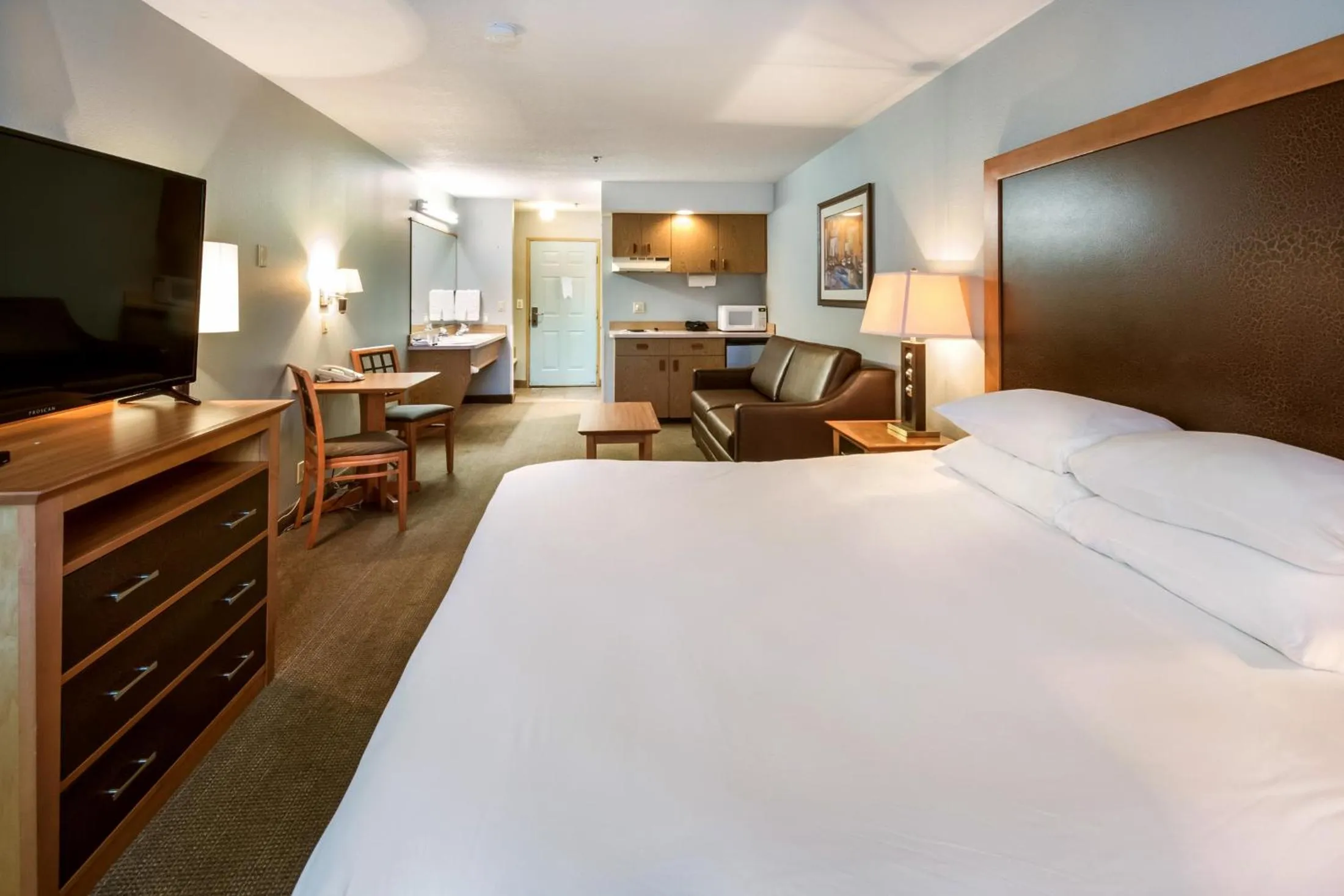 Kitchen or kitchenette in Red Lion Inn & Suites Seaside