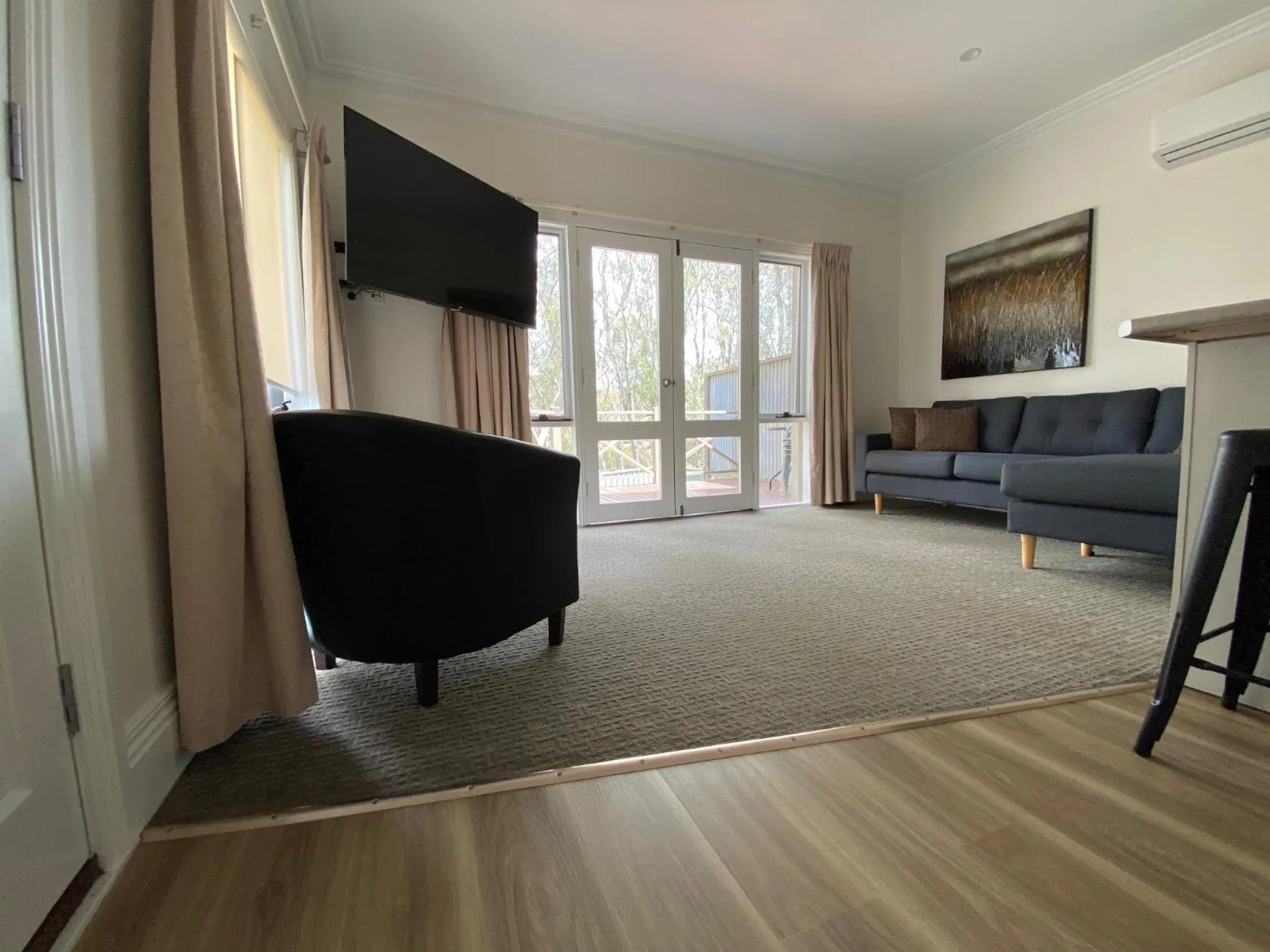 Living room in Campaspe Lodge