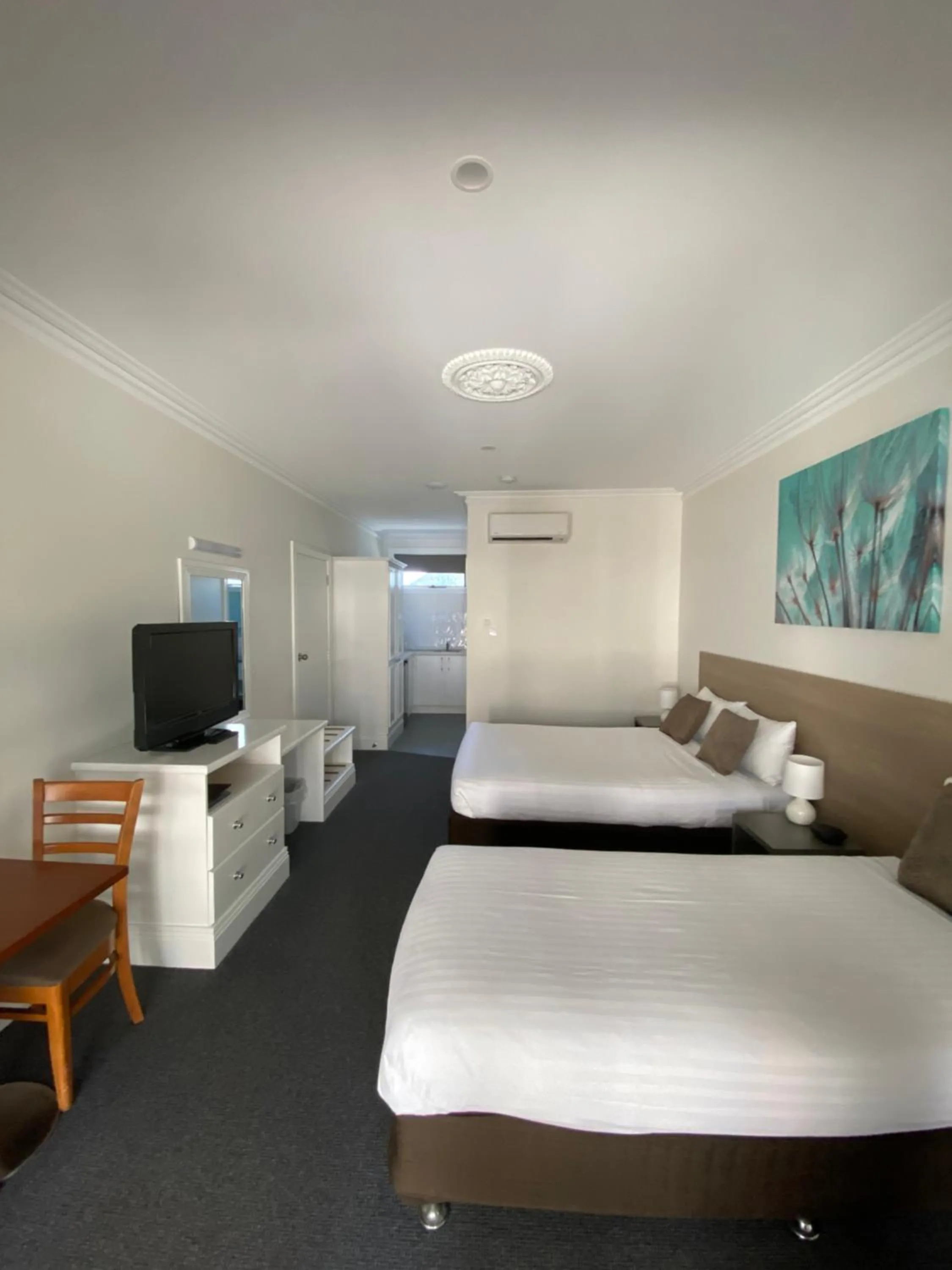 Bedroom, Bed in Campaspe Lodge