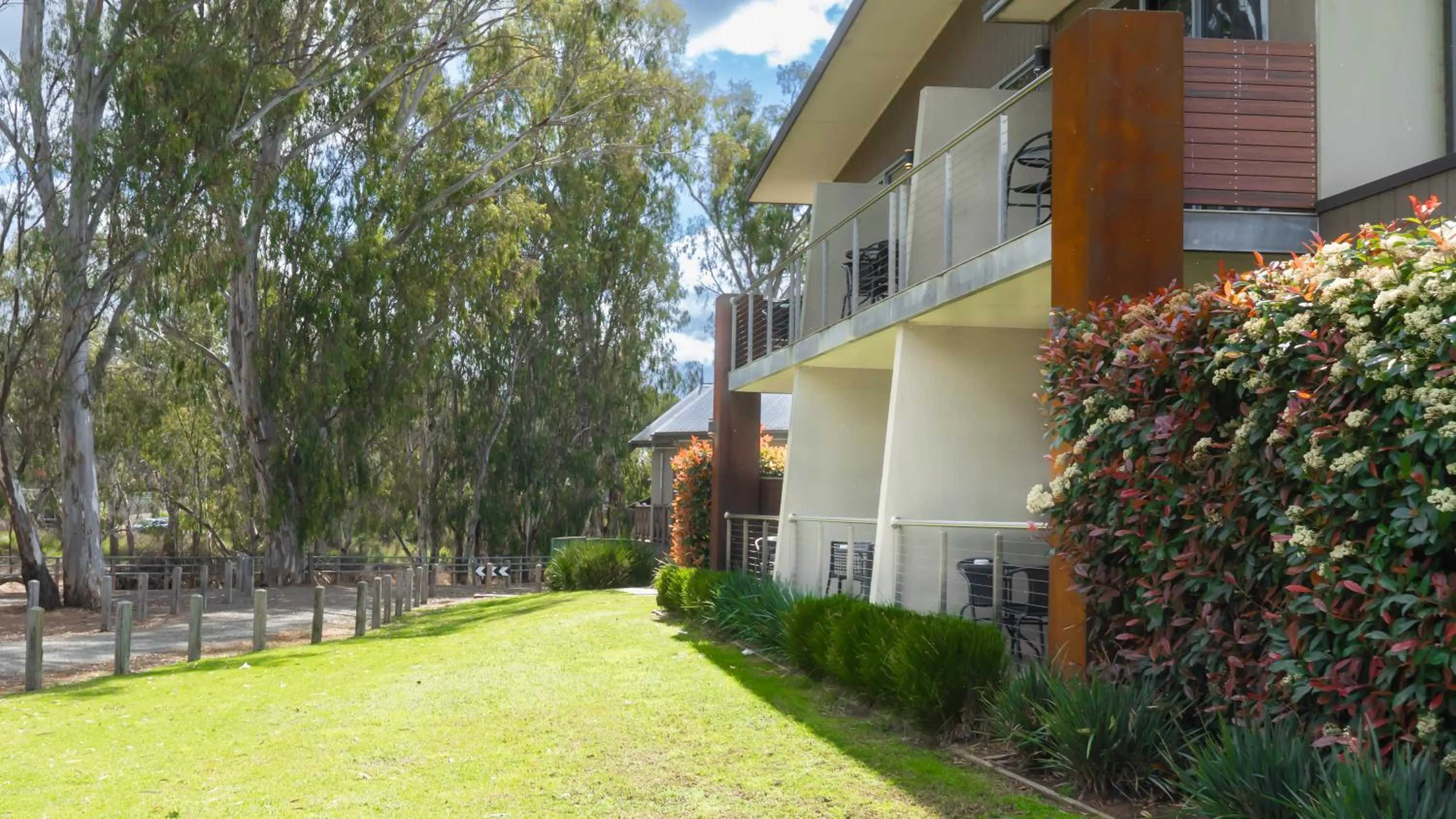 Garden view in Campaspe Lodge