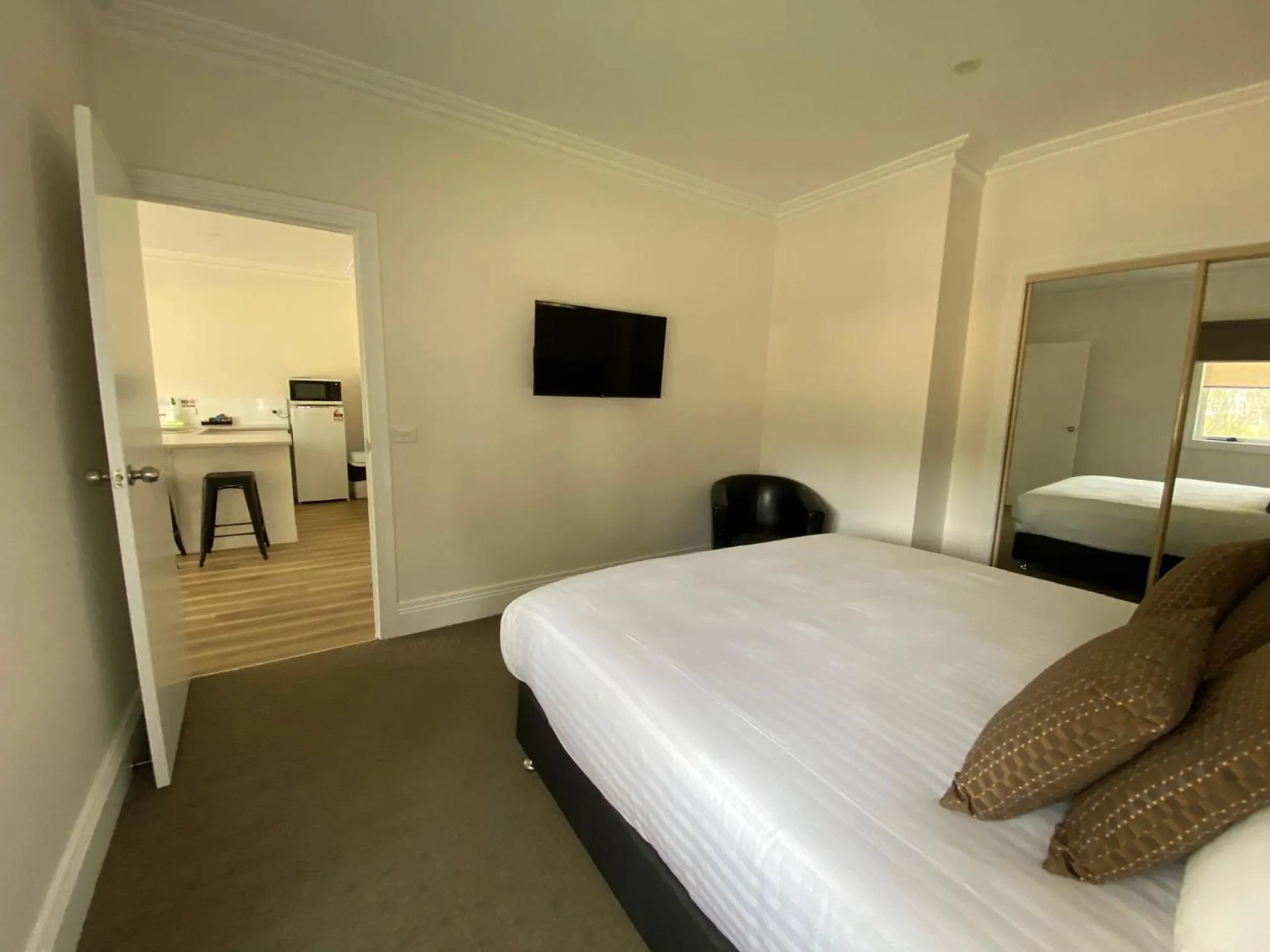 Bedroom, Bed in Campaspe Lodge