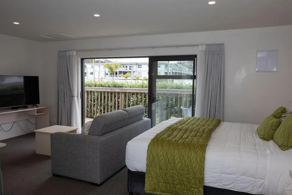 Bed in Peninsula Motel