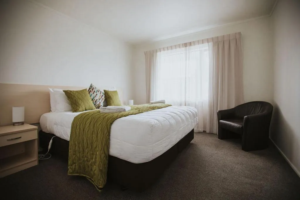 Bed in Peninsula Motel