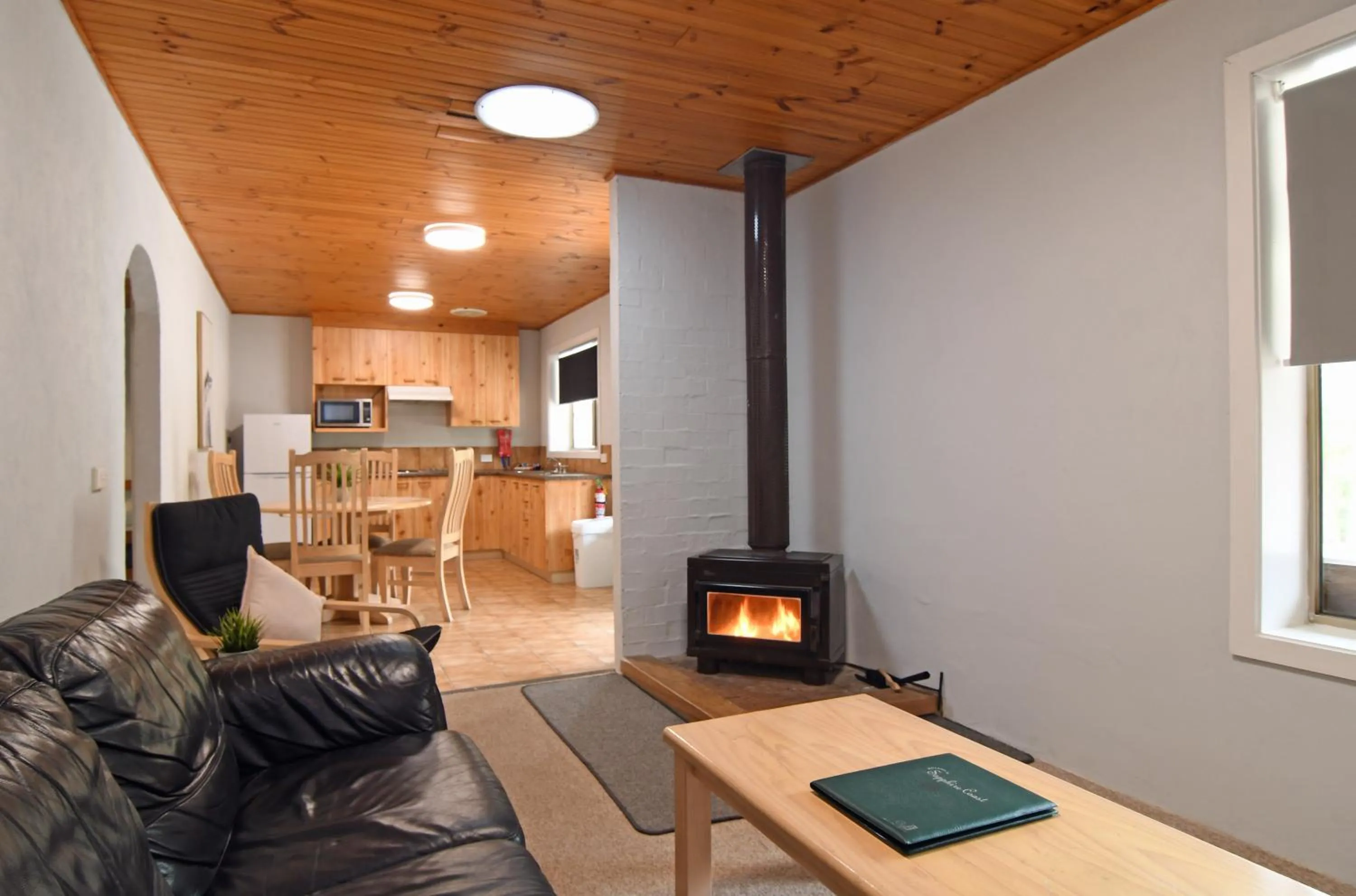 Kitchen or kitchenette in Kianinny Bush Cottages