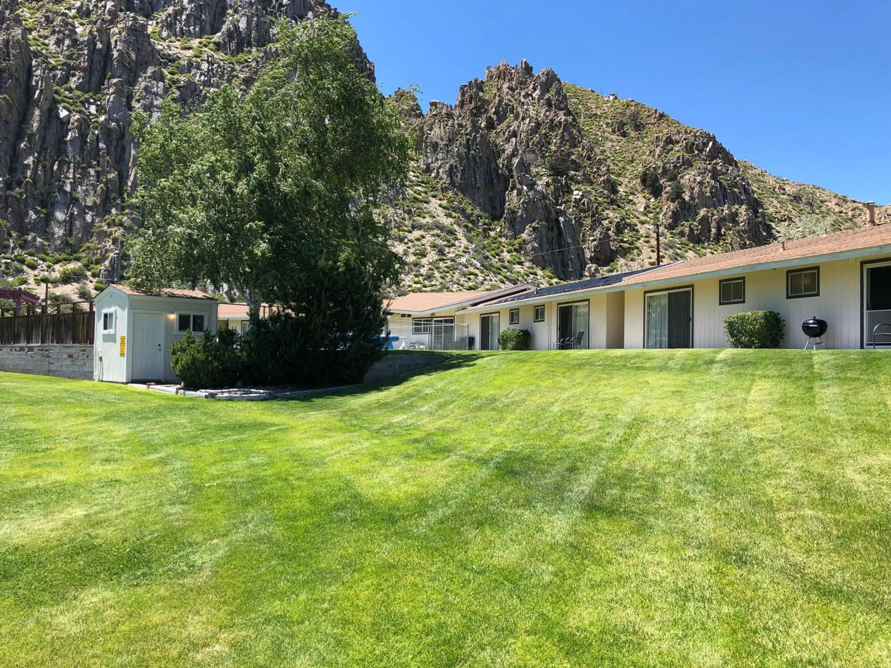 Property building in Meadowcliff Lodge Coleville