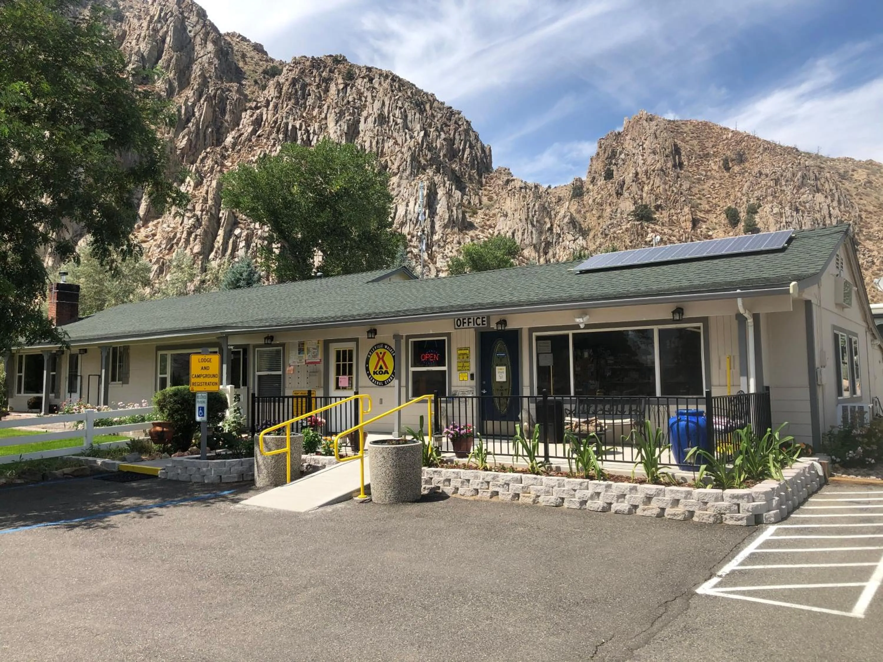 Facade/entrance in Meadowcliff Lodge Coleville