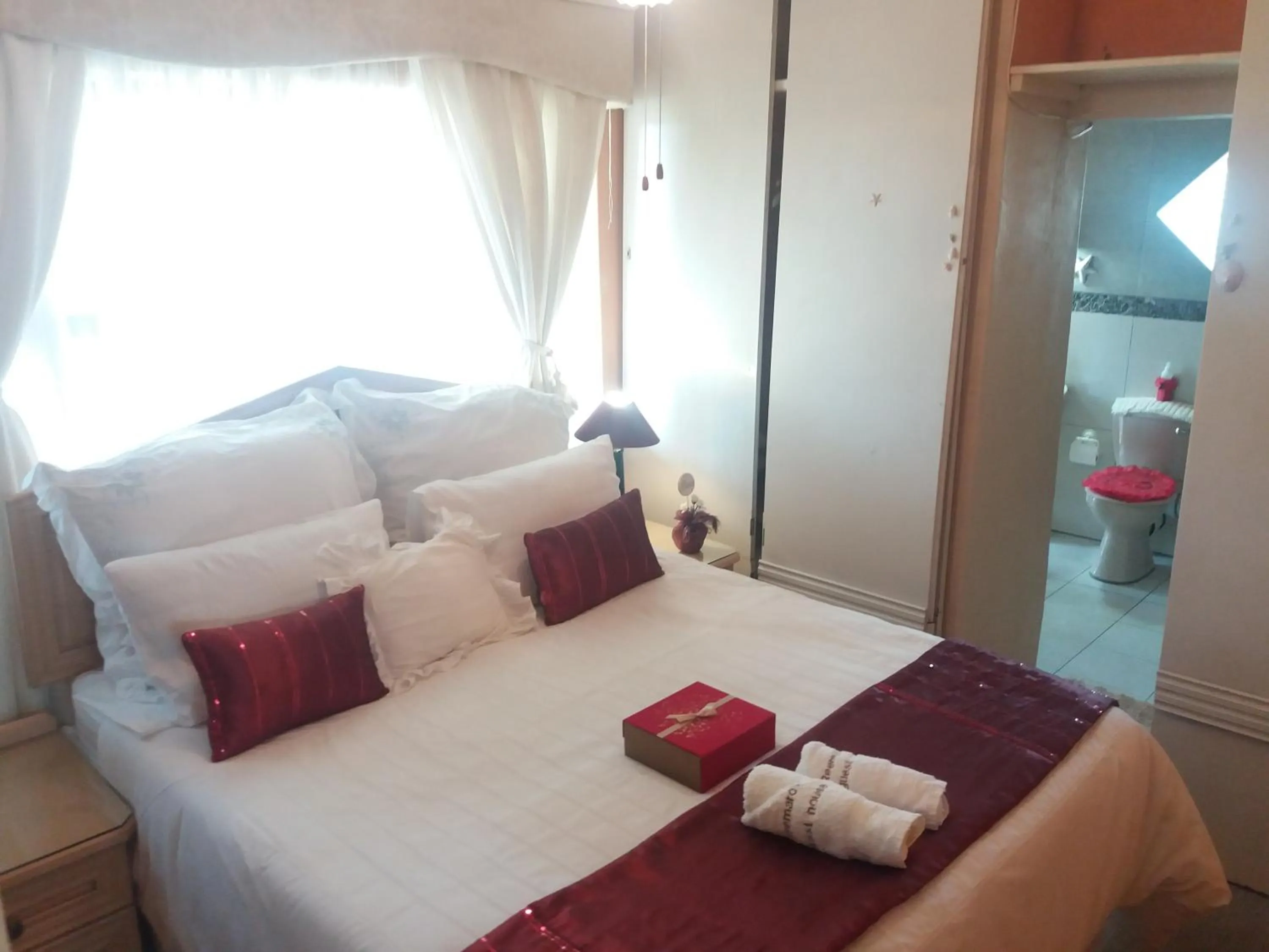 Bedroom, Bed in Reemaros Guest House