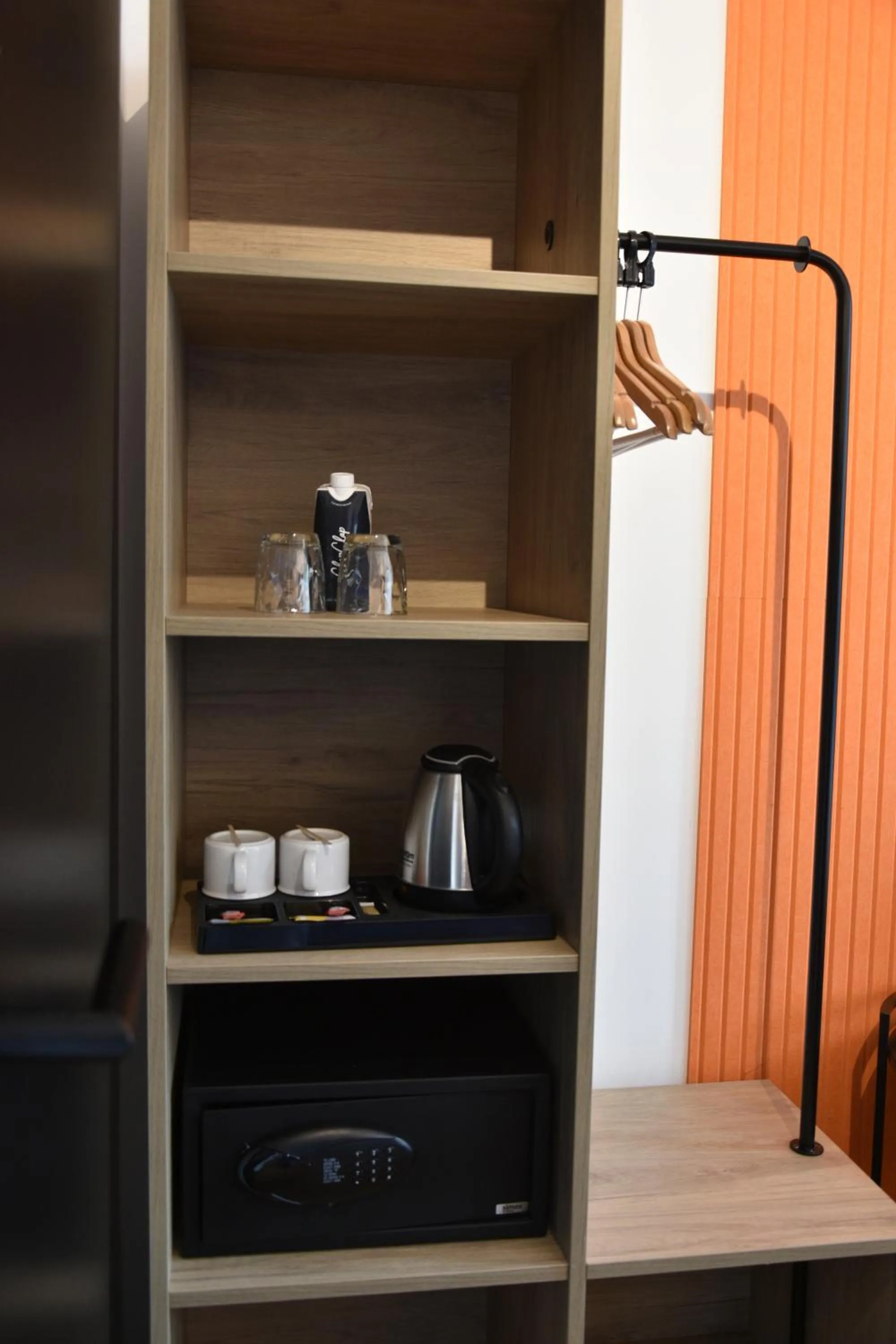 Coffee/tea facilities in ClapClap Hôtel, Food & Bar