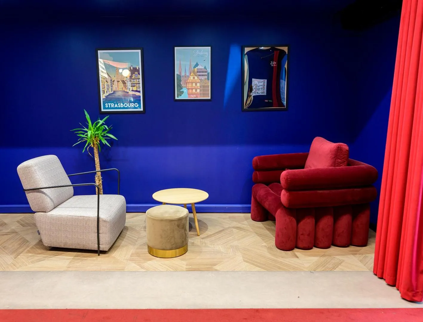 Facade/entrance in ClapClap Hôtel, Food & Bar