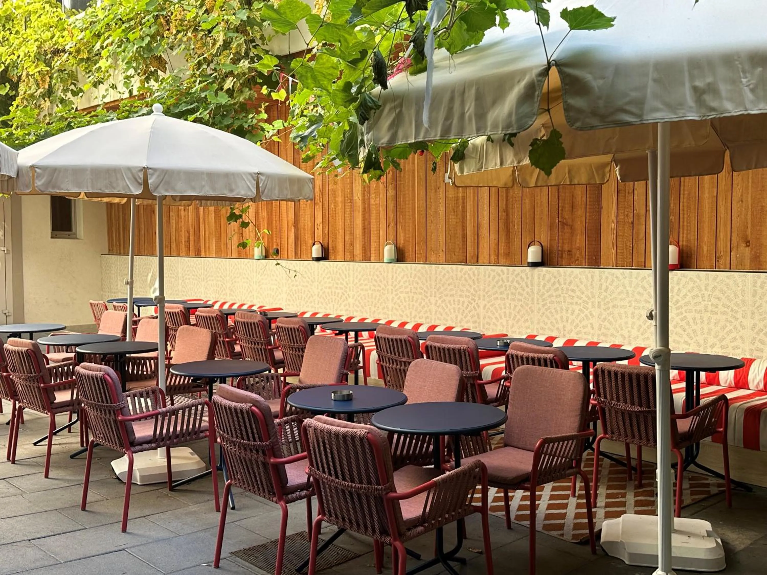 Patio in ClapClap Hôtel, Food & Bar