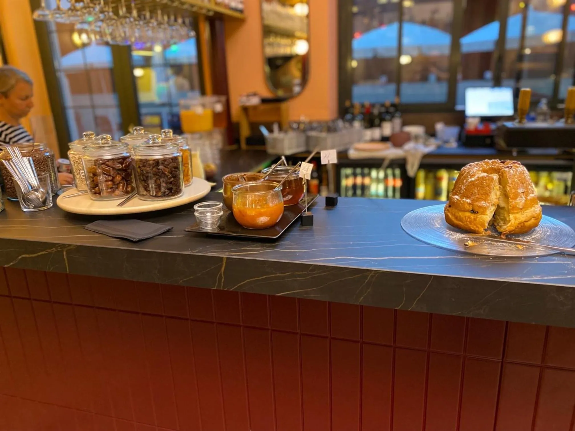 Food and drinks in ClapClap Hôtel, Food & Bar