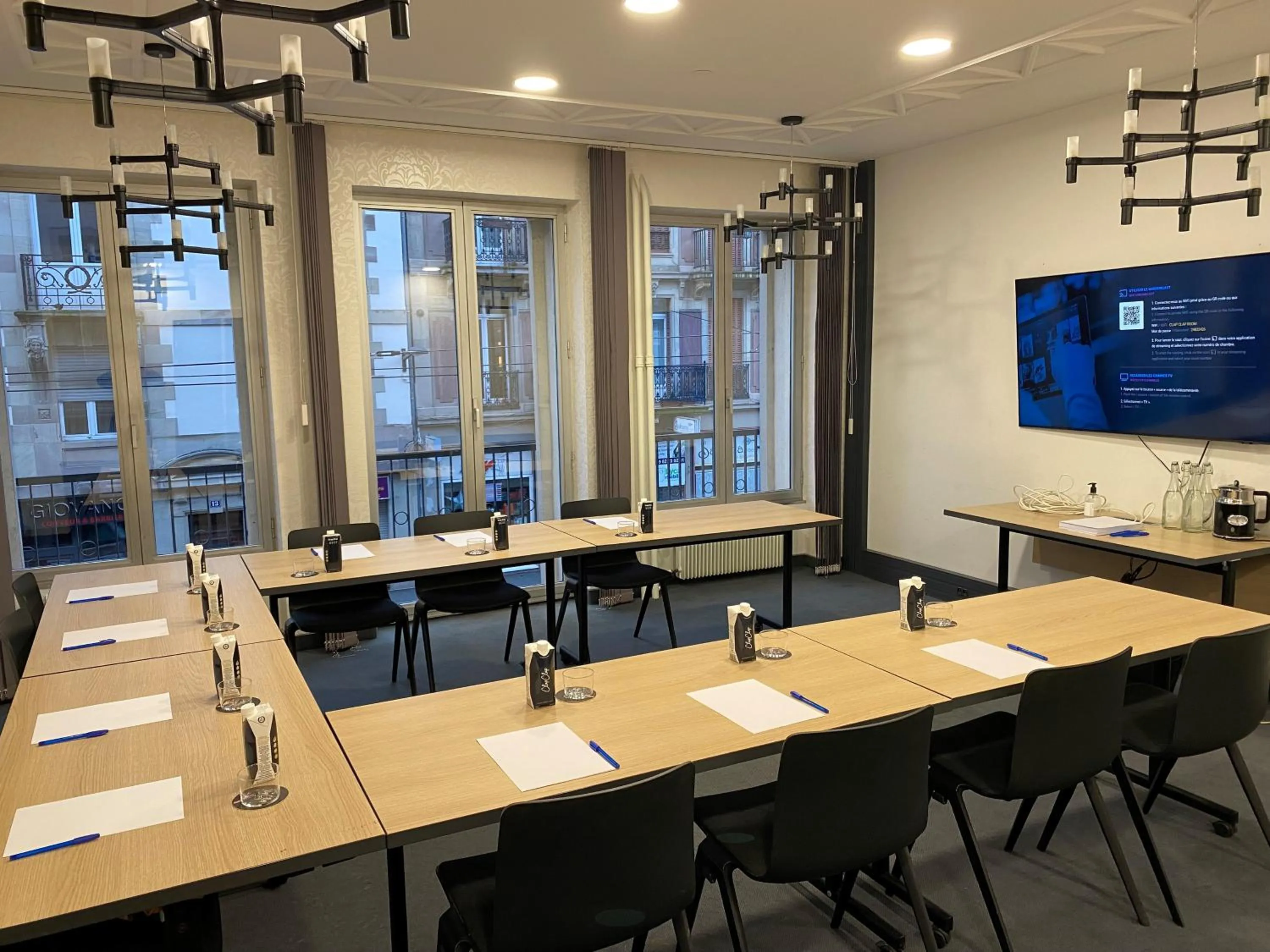 Meeting/conference room in ClapClap Hôtel, Food & Bar
