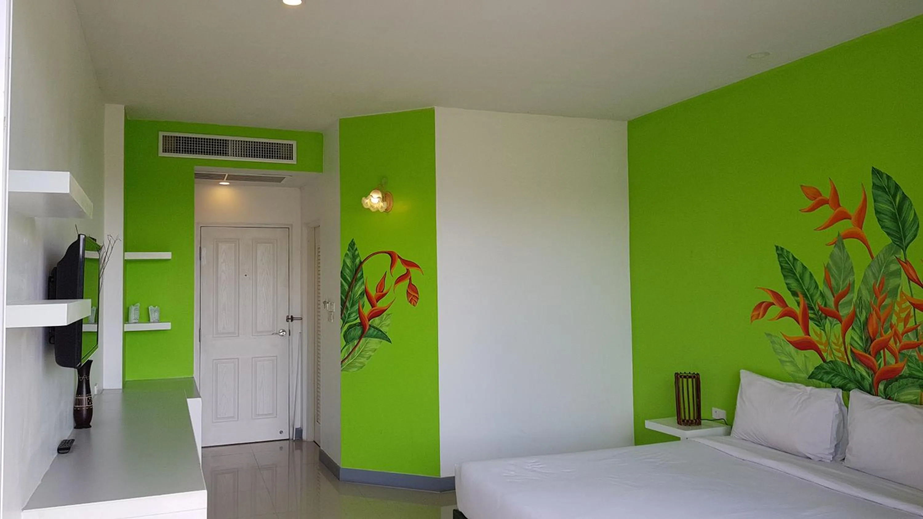 Photo of the whole room, Bed in Like Residence