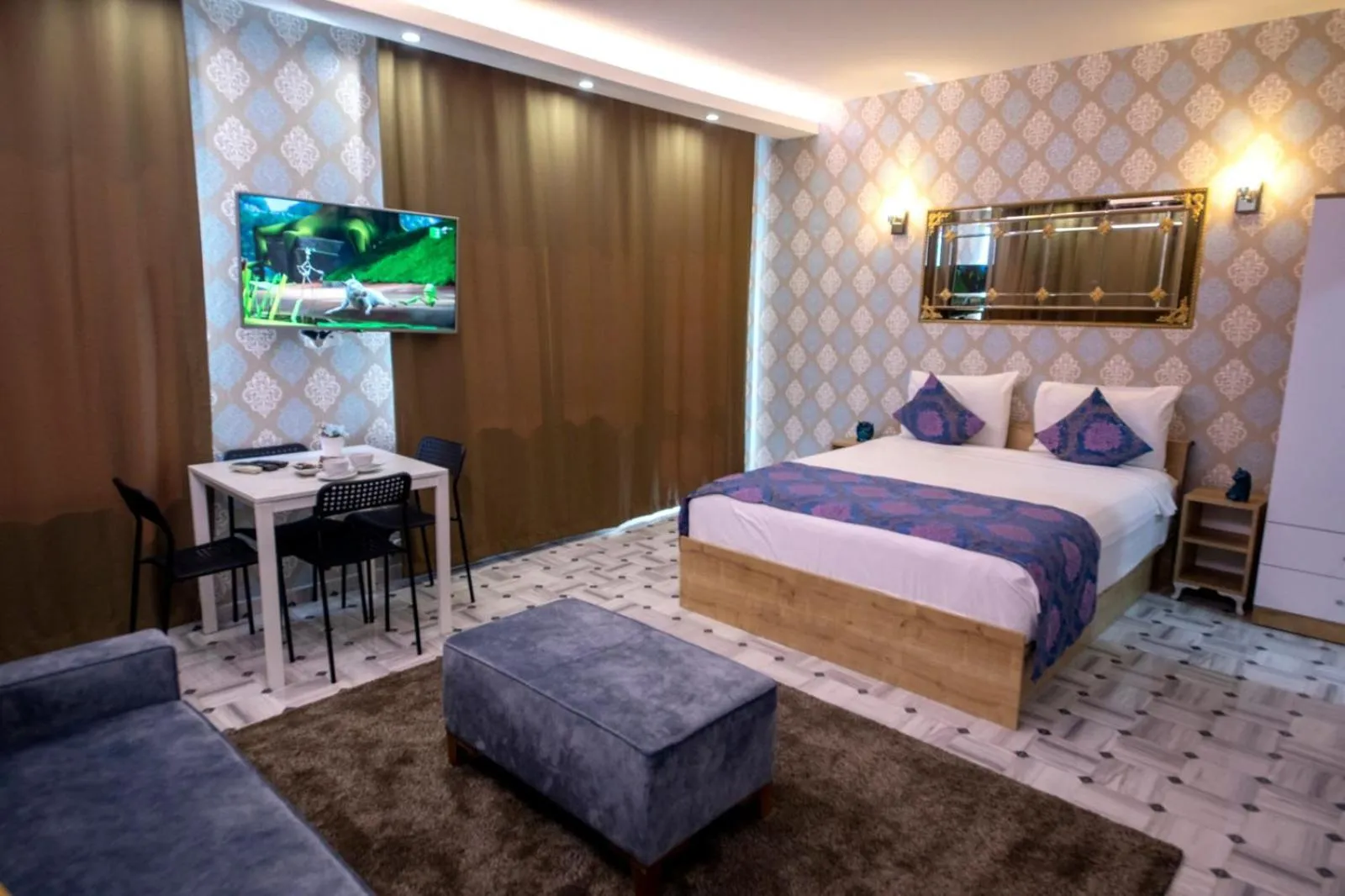 Communal lounge/ TV room, Bed in ROYAL TAKSIM SUITES