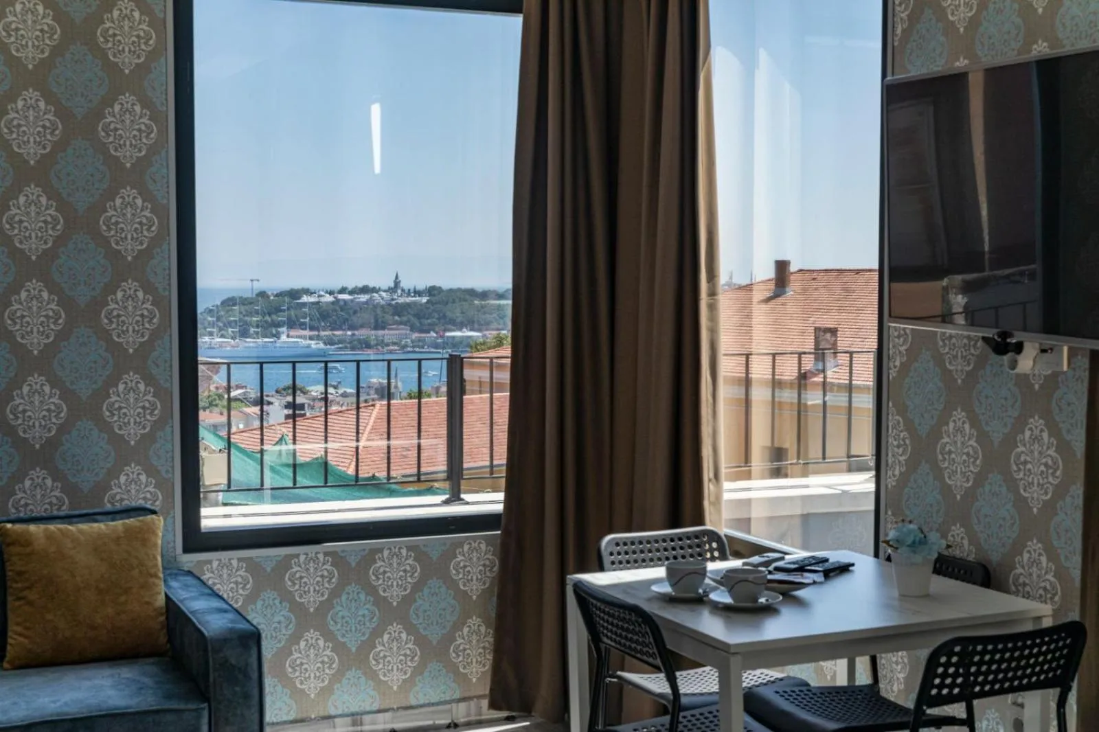 Balcony/Terrace in ROYAL TAKSIM SUITES