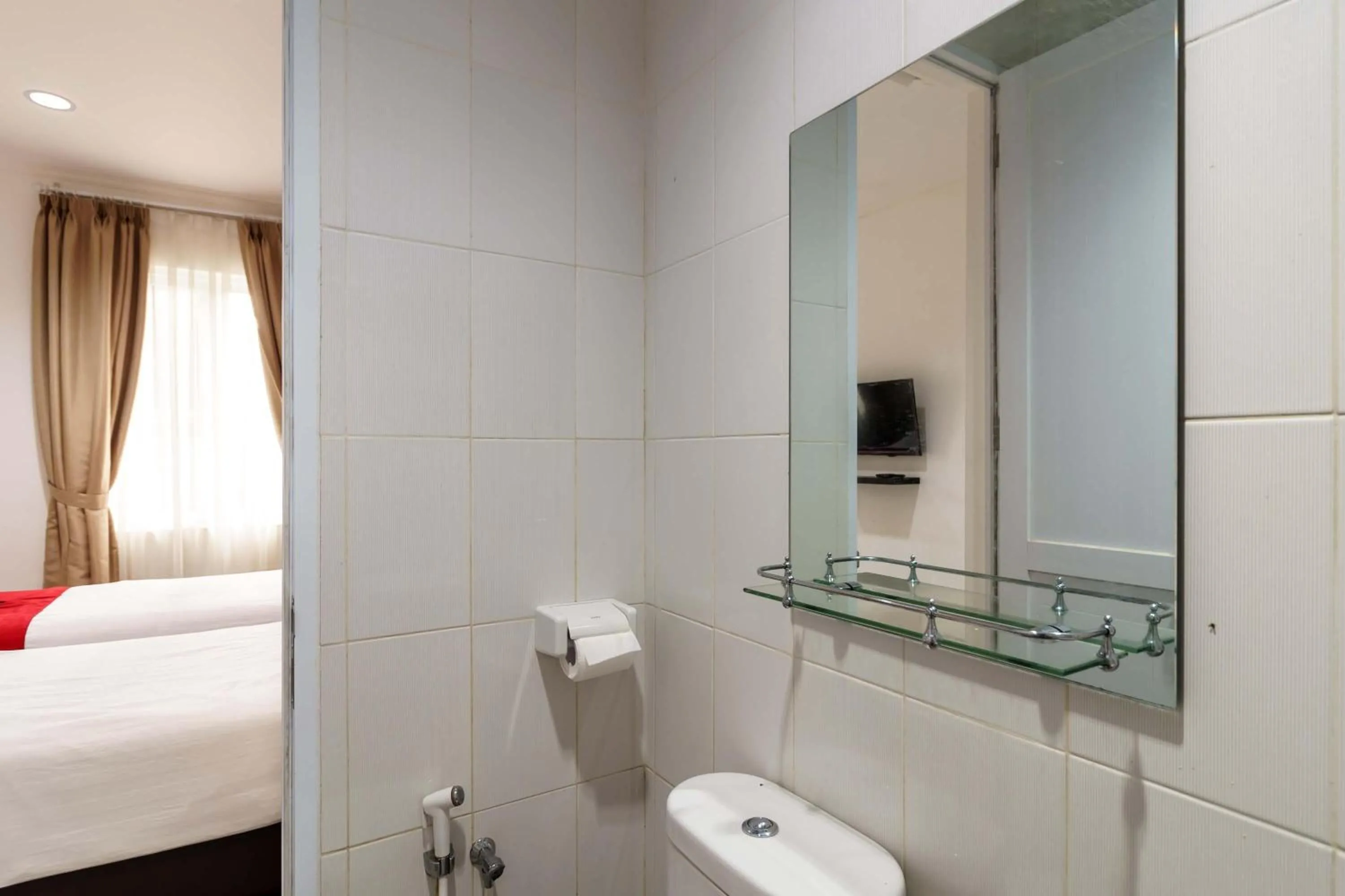 Bathroom, Bed in RedDoorz Plus near Exit Toll Puncak 2