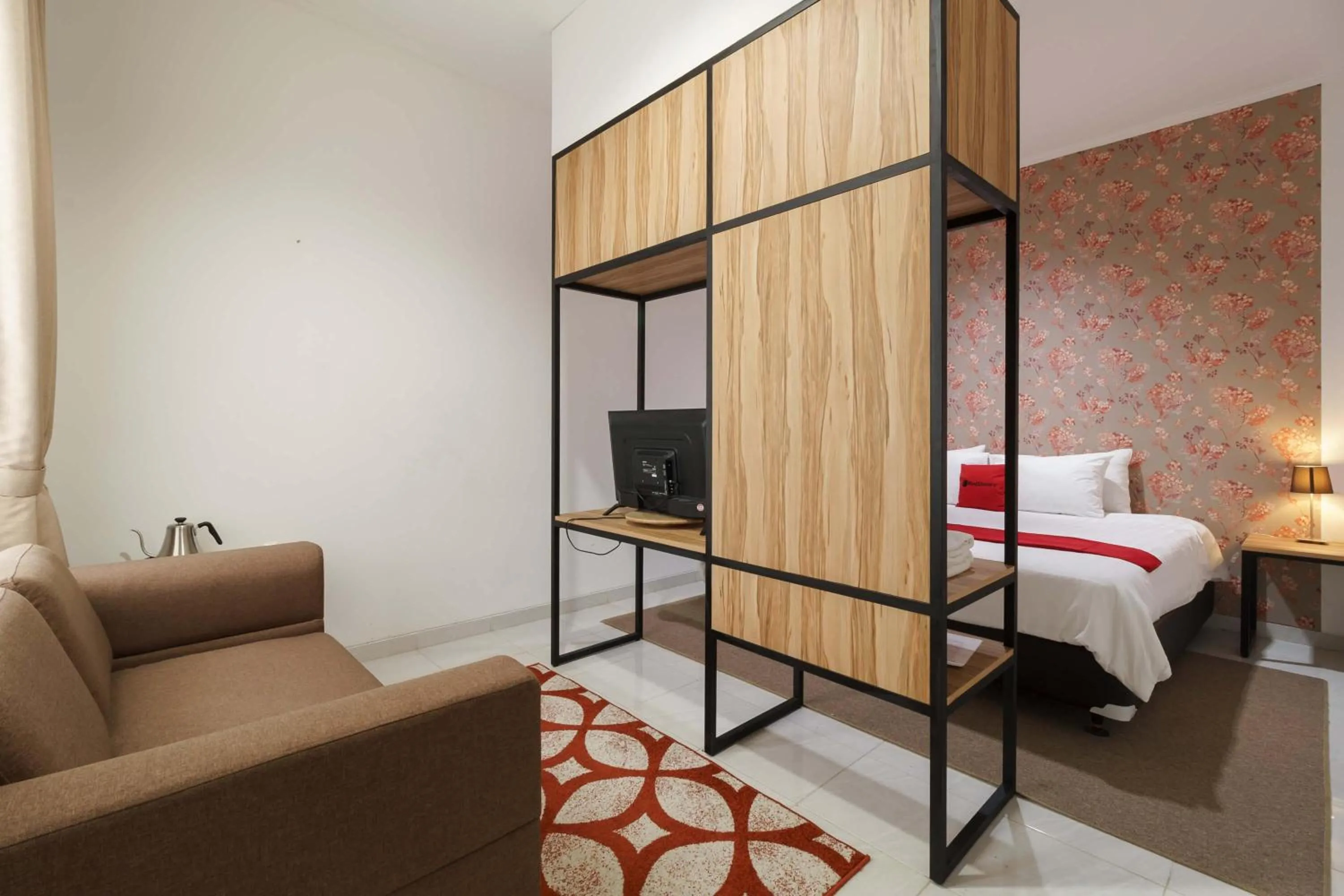 Bedroom, Bed in RedDoorz Plus near Exit Toll Puncak 2