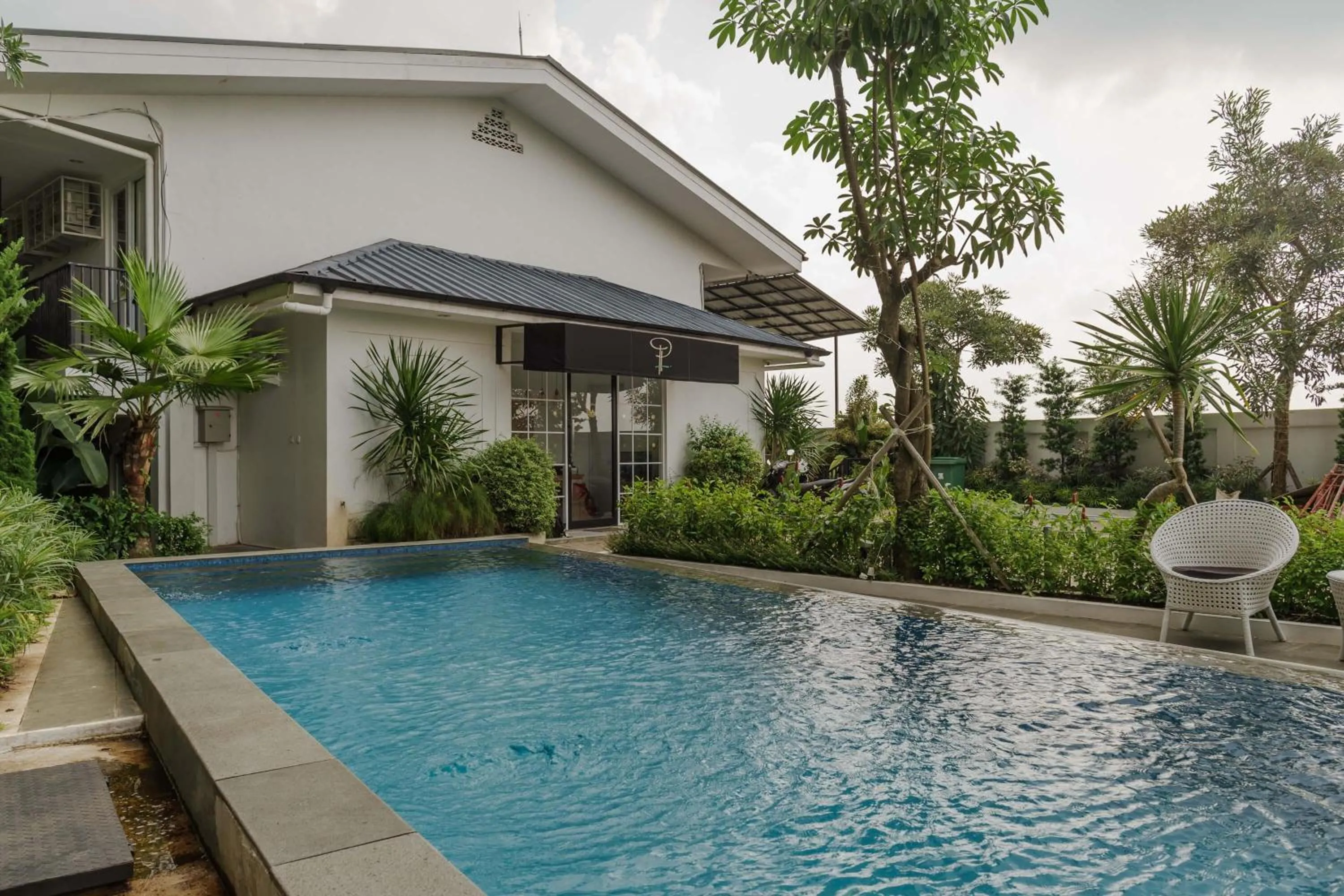 Swimming pool in RedDoorz Plus near Exit Toll Puncak 2