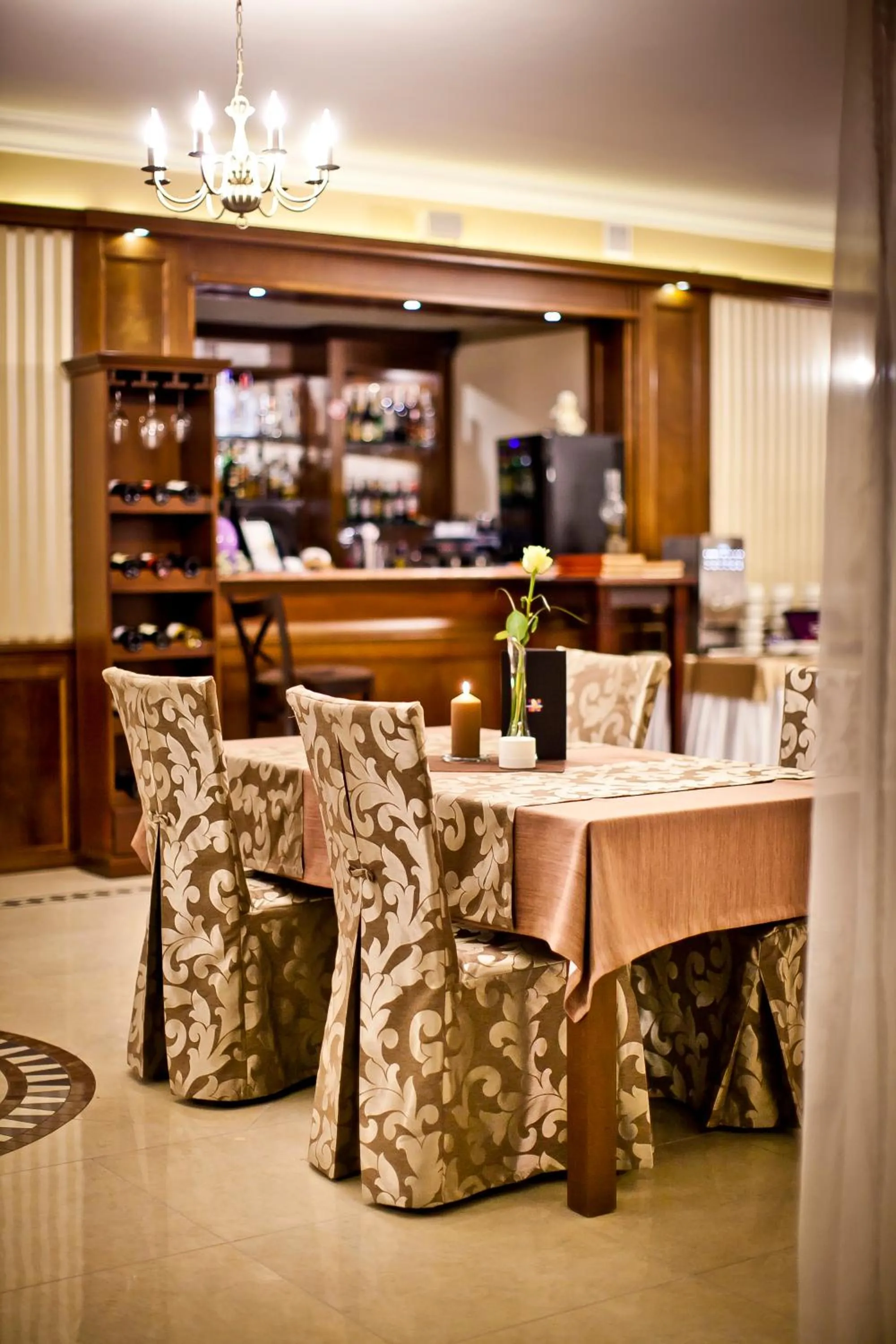 Restaurant/places to eat in Hotel Coloseum