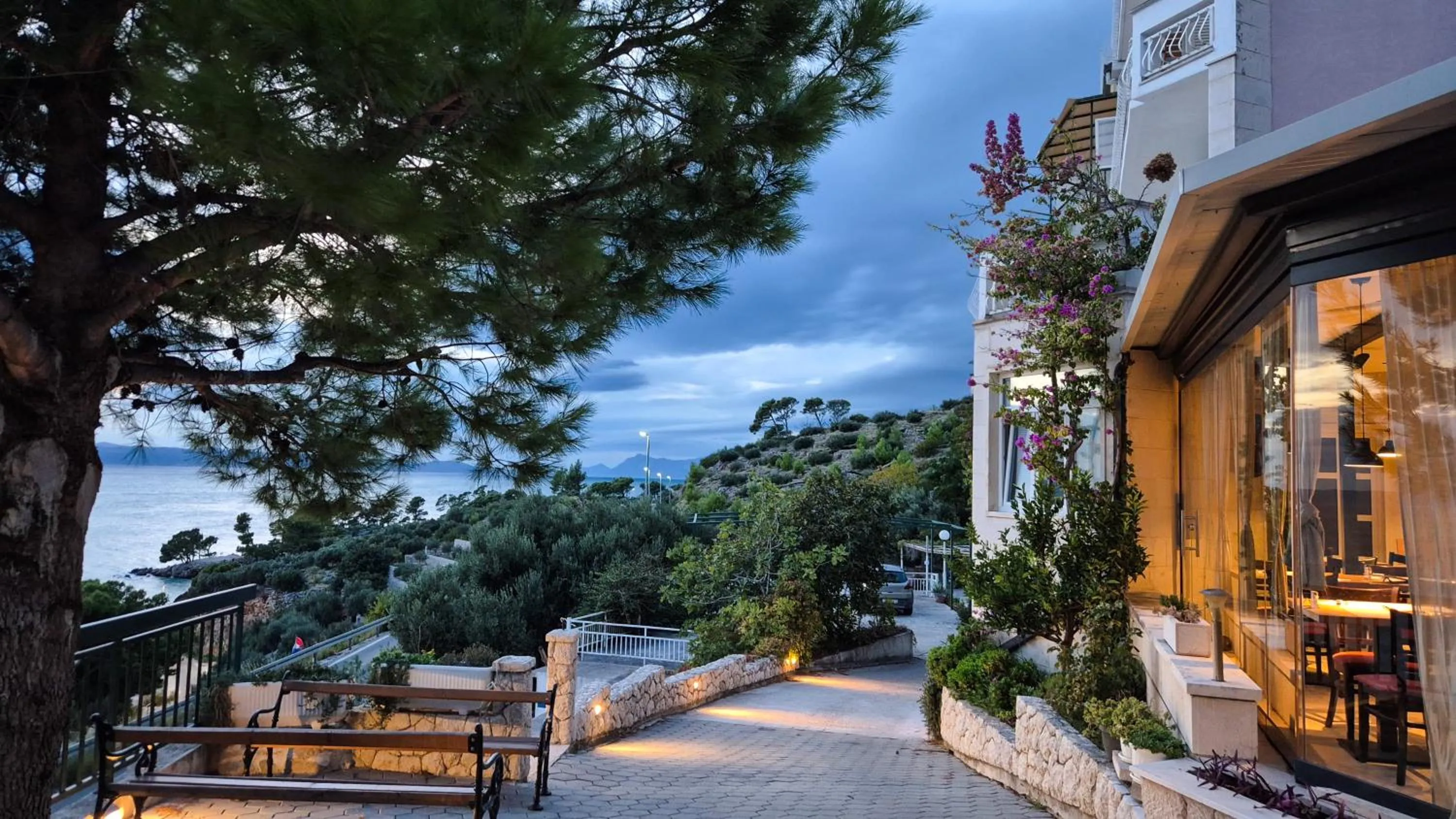 Restaurant/places to eat in Villa Cascada