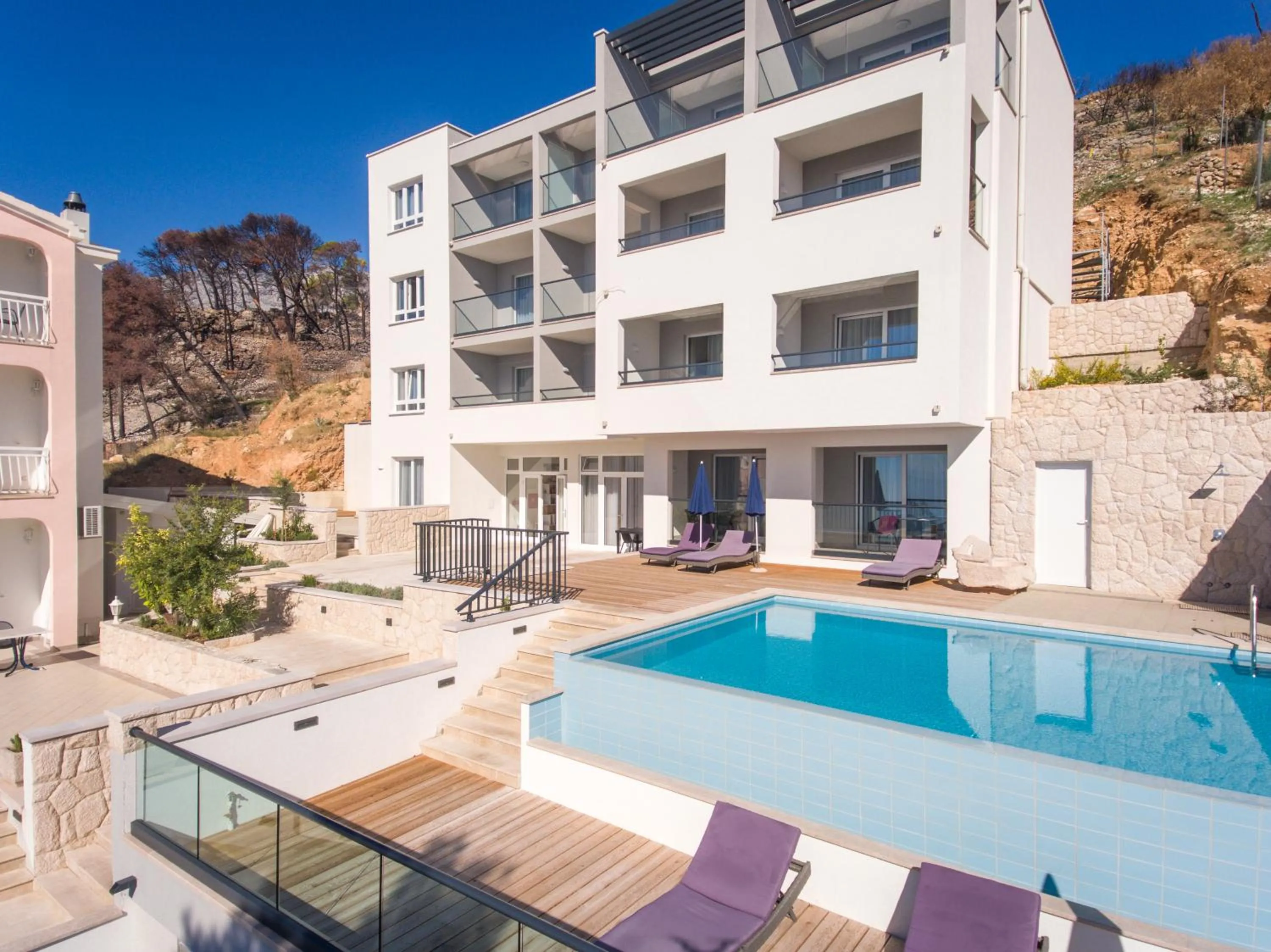 Property building in Villa Cascada