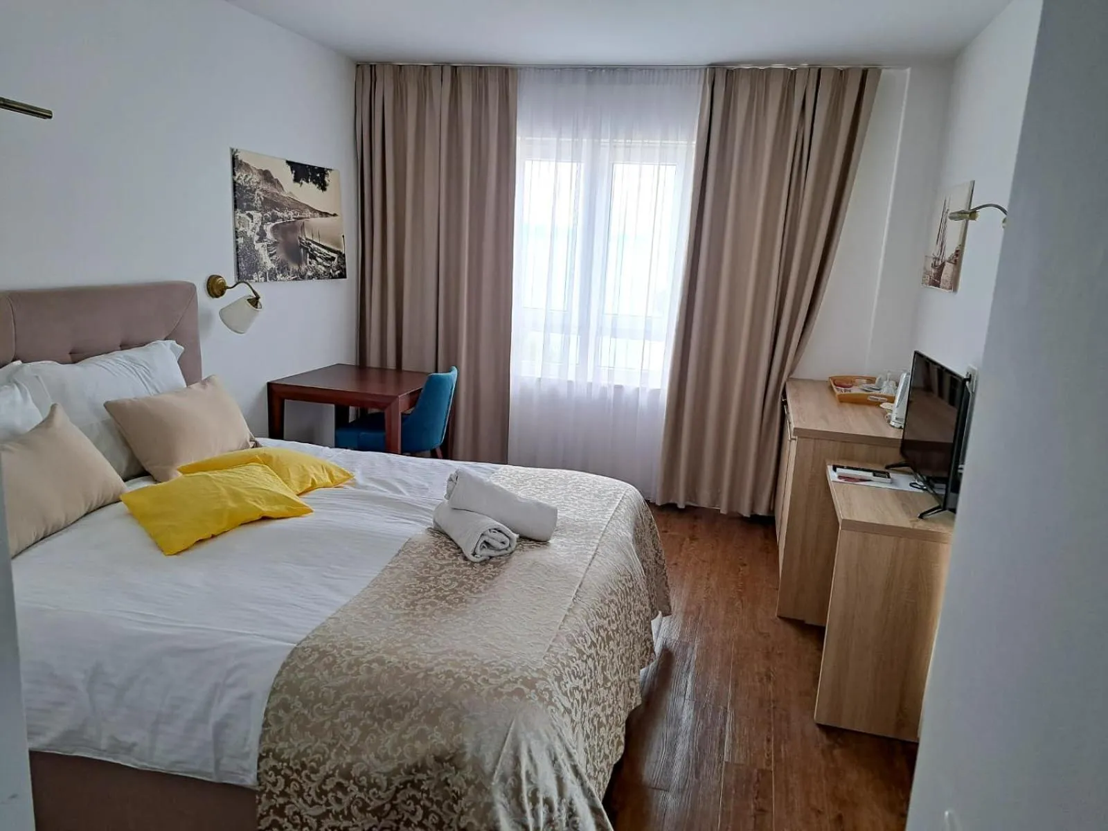 Photo of the whole room, Bed in Villa Cascada