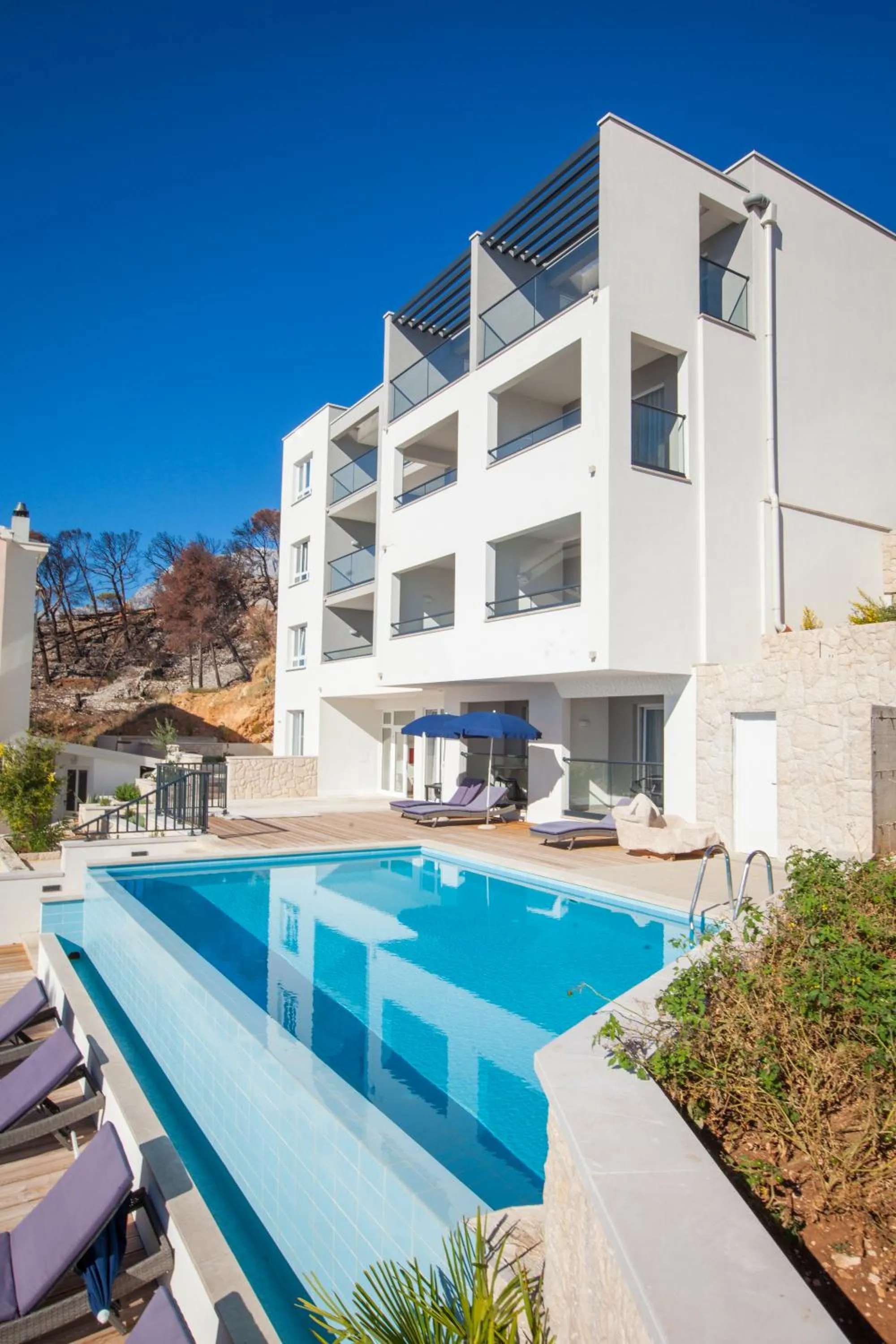 Property building in Villa Cascada