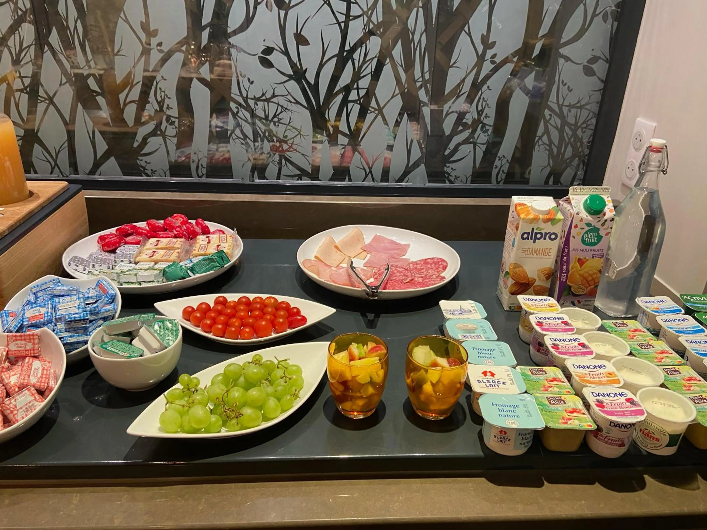 Restaurant/places to eat in Holiday Inn Paris-Auteuil by IHG