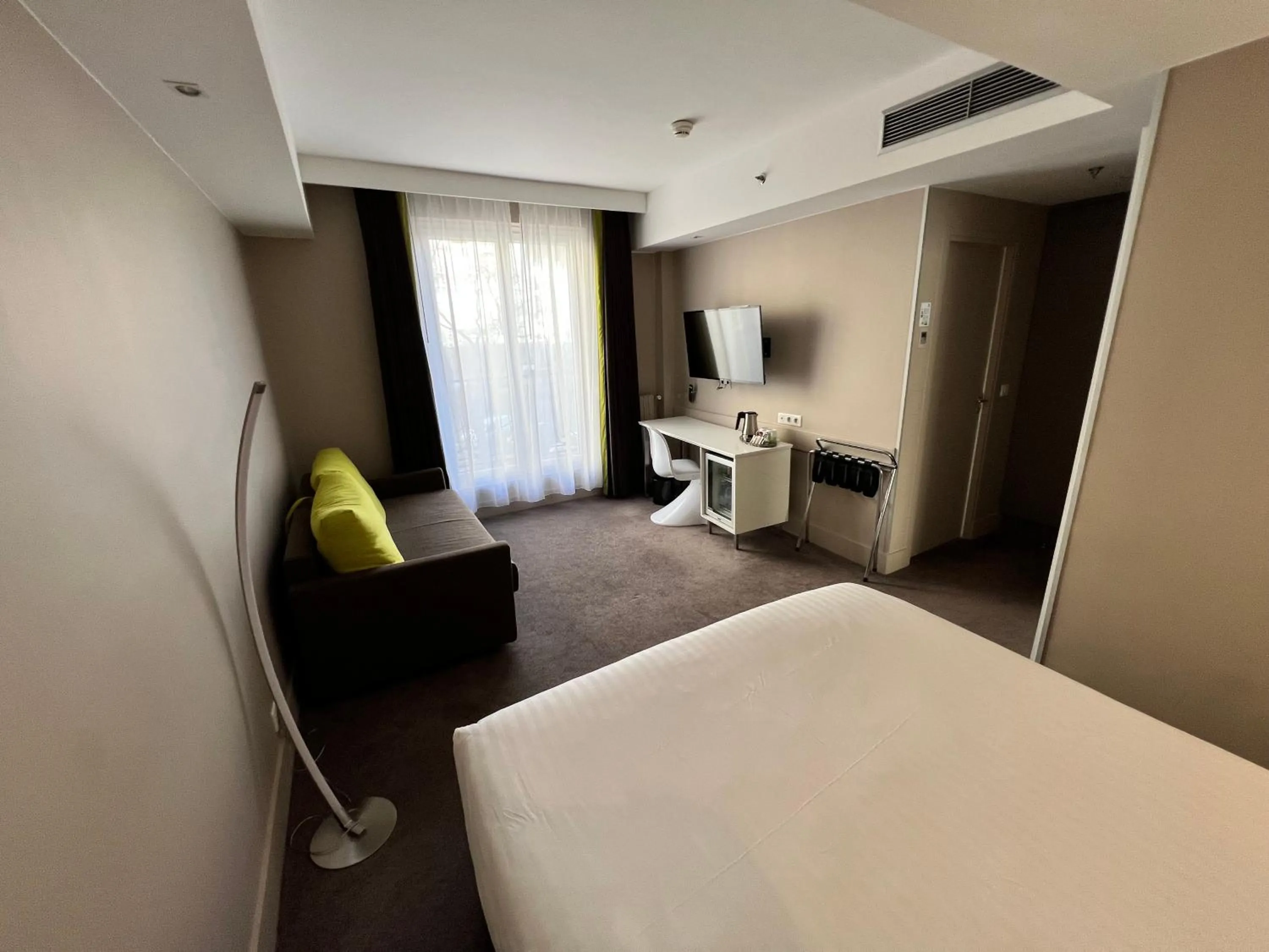 TV and multimedia, Bed in Holiday Inn Paris-Auteuil by IHG