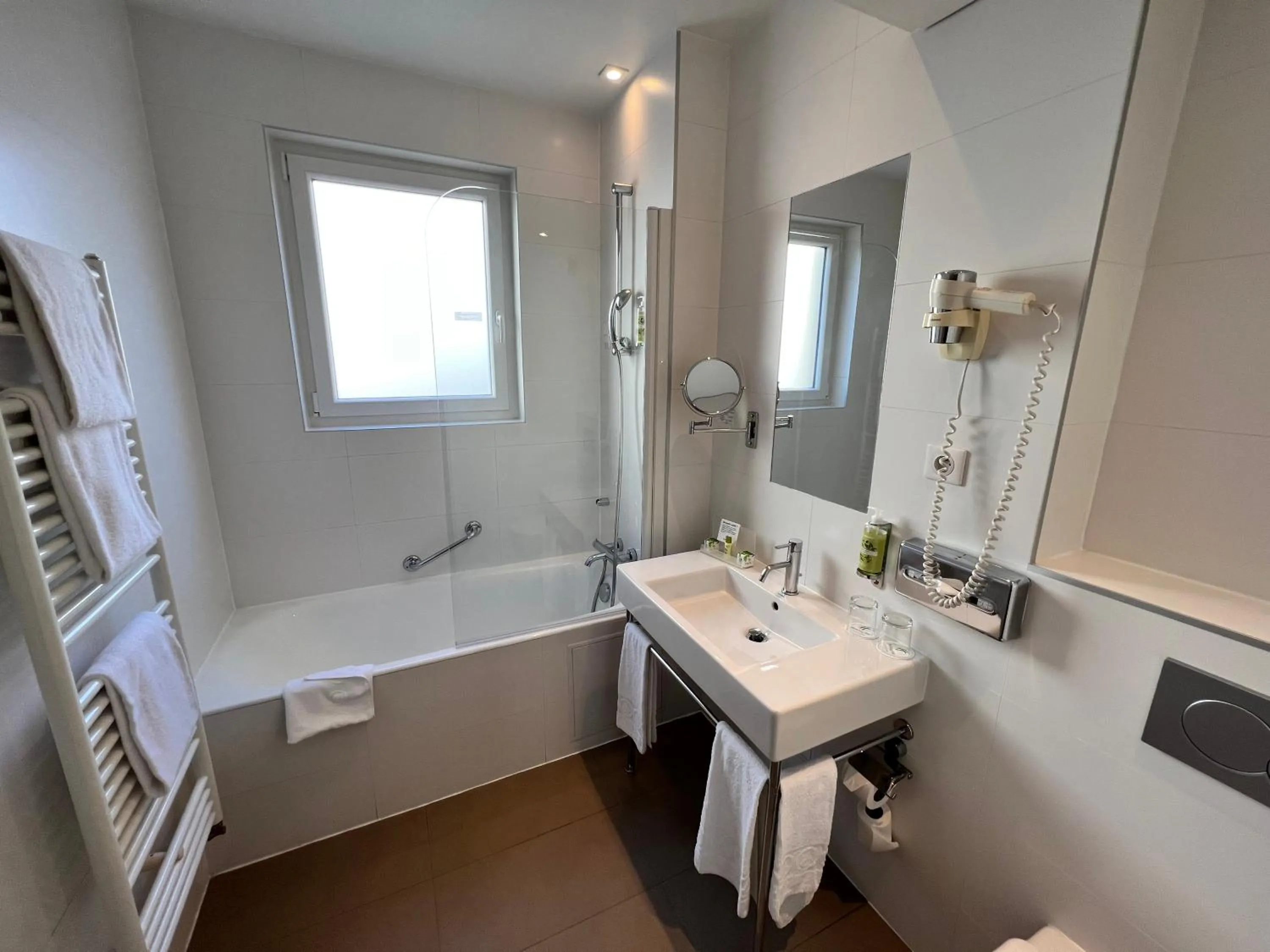 Bathroom in Holiday Inn Paris-Auteuil by IHG