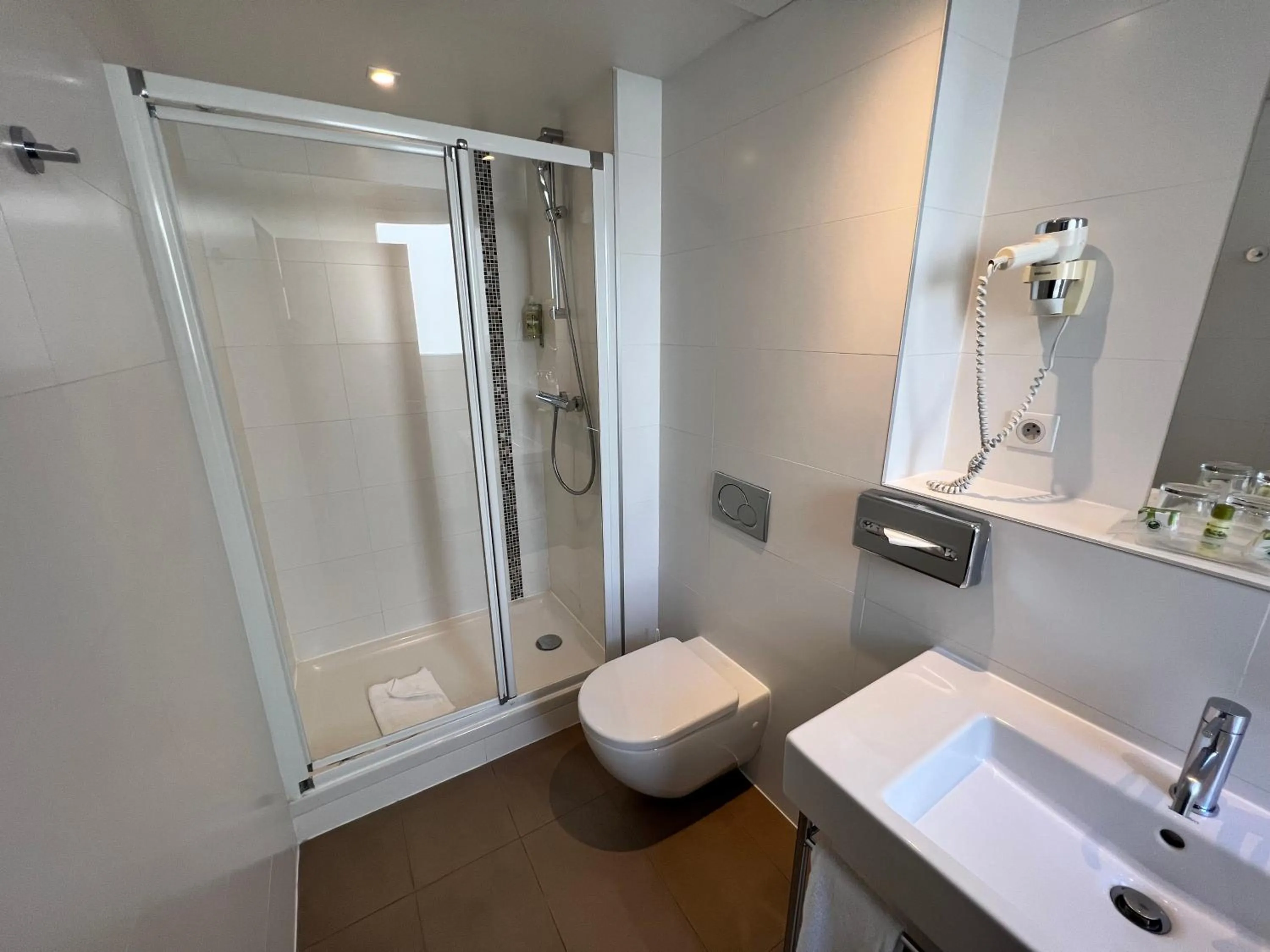 Bathroom in Holiday Inn Paris-Auteuil by IHG