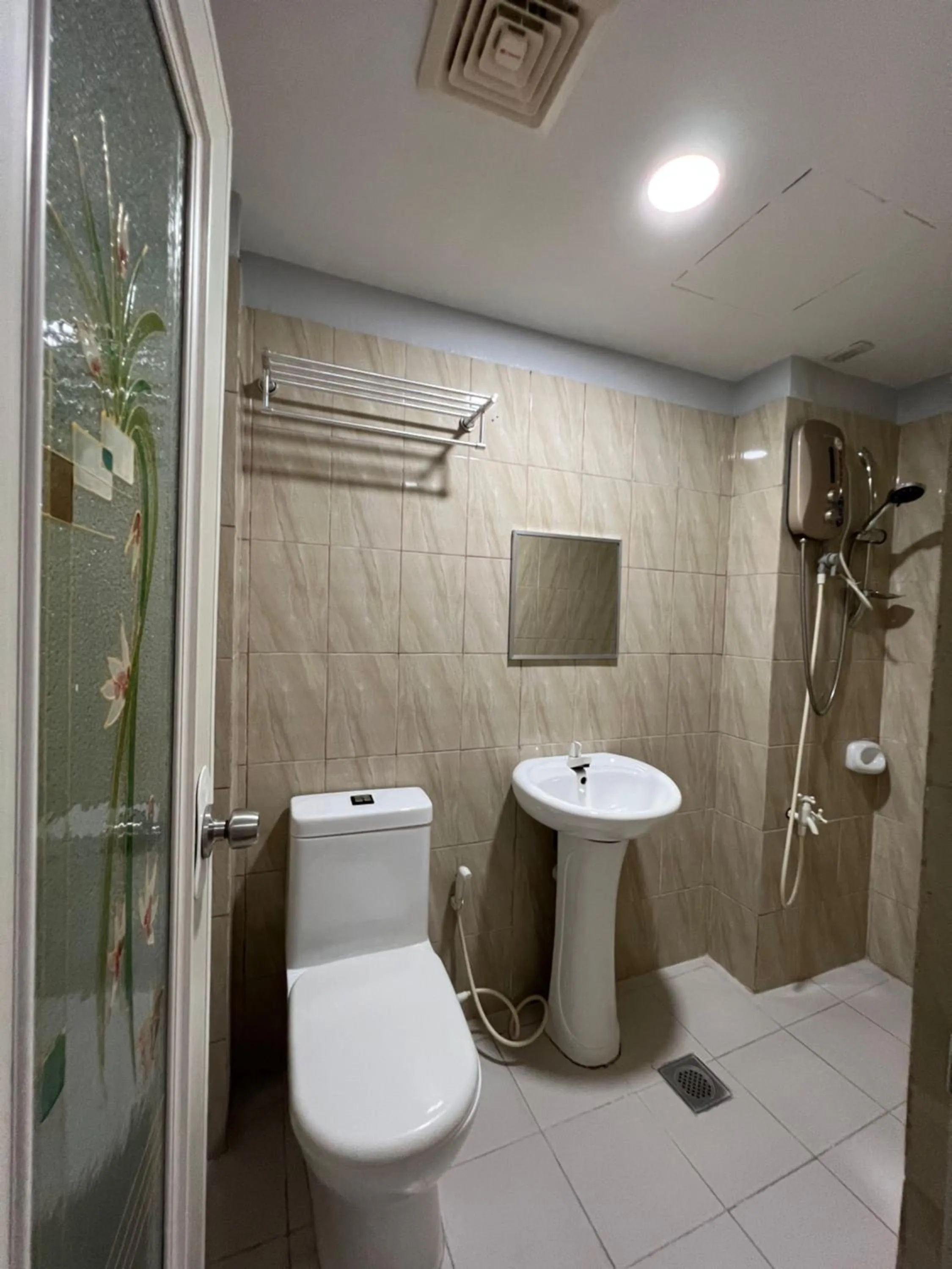 Shower in Ging-Ging Tourist Inn