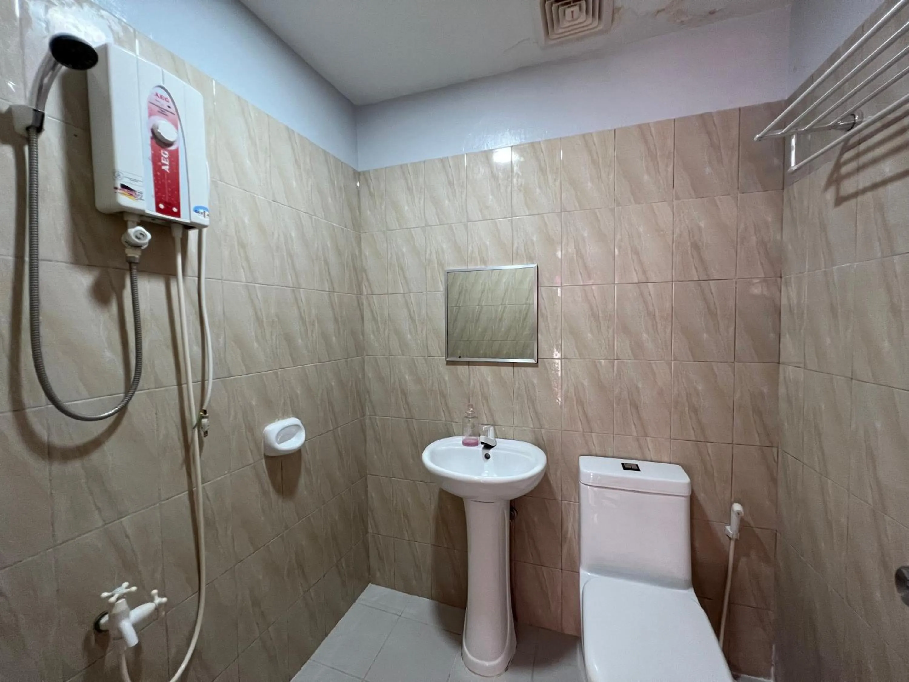 Shower in Ging-Ging Tourist Inn