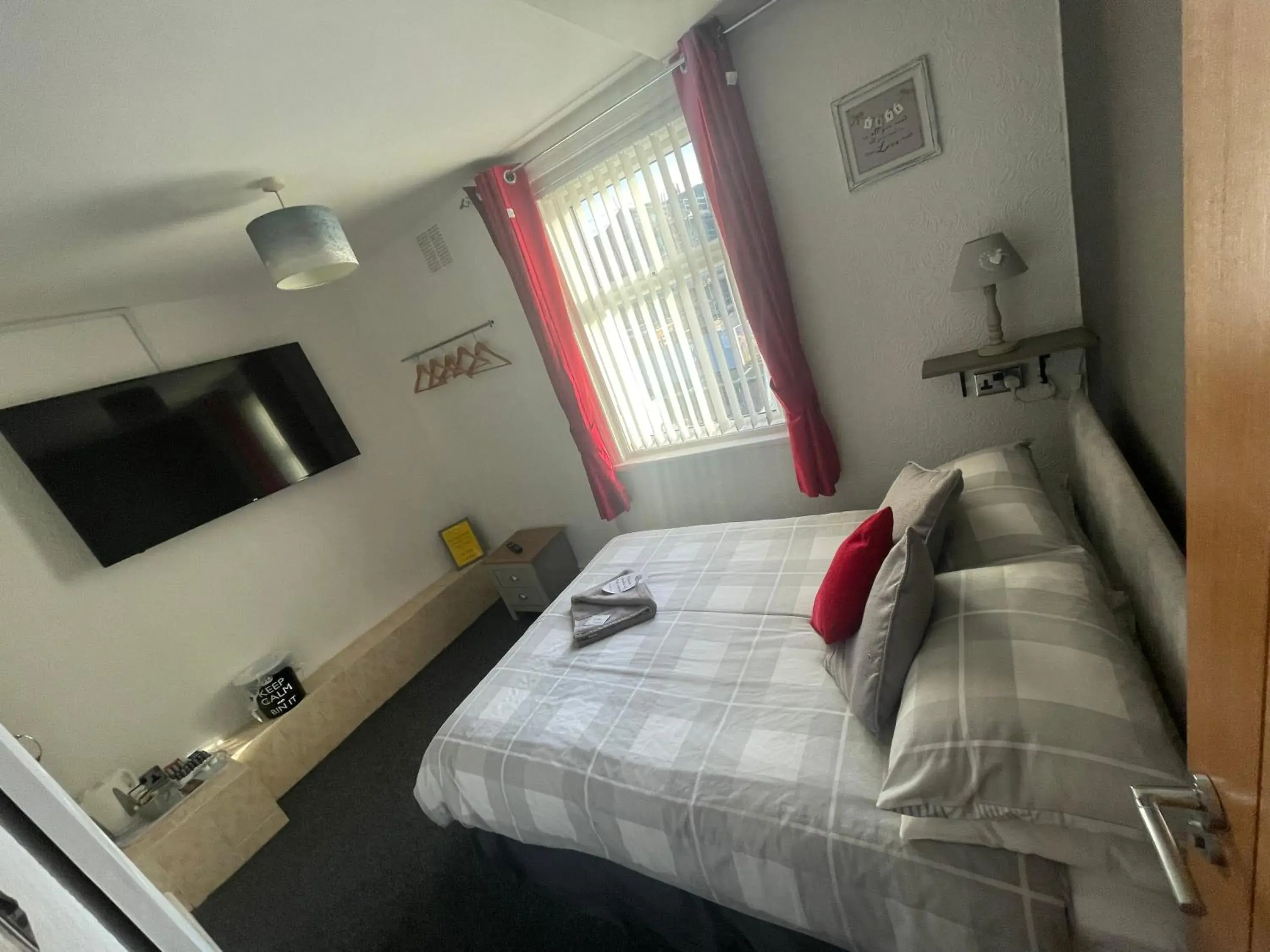 Large Single Room - single occupancy in Harleys Reads Avenue Large Single Room - single occupancy in Harleys Reads Avenue