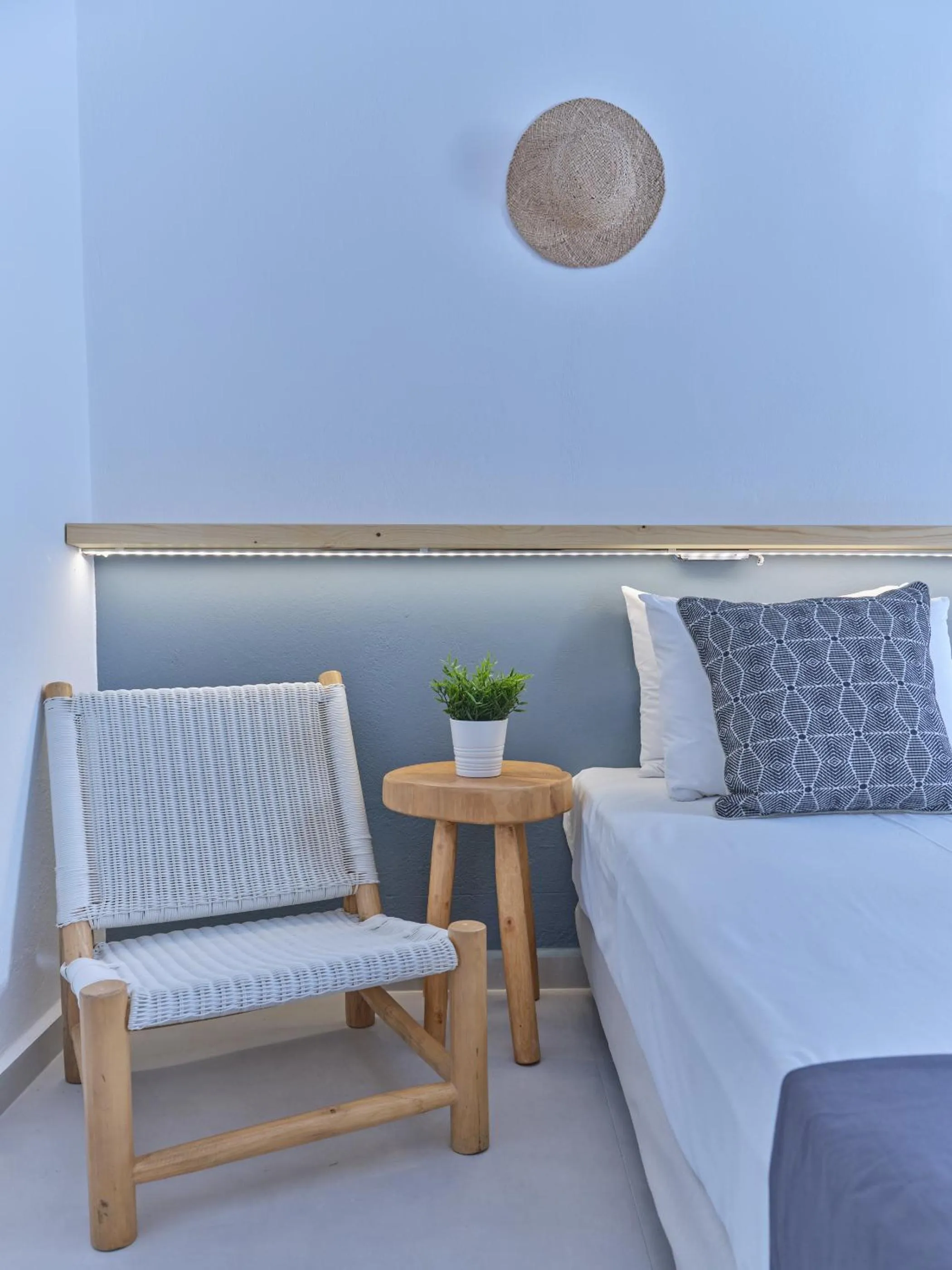 Photo of the whole room in Acropolis