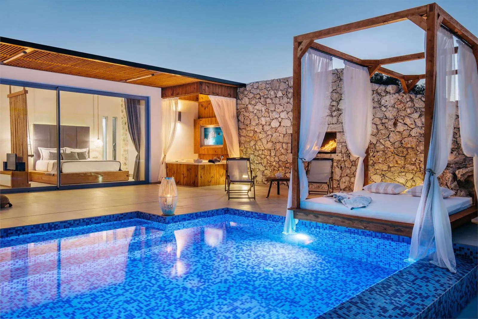 Swimming pool in Emerald Villas & Suites - The Finest Hotels Of The World