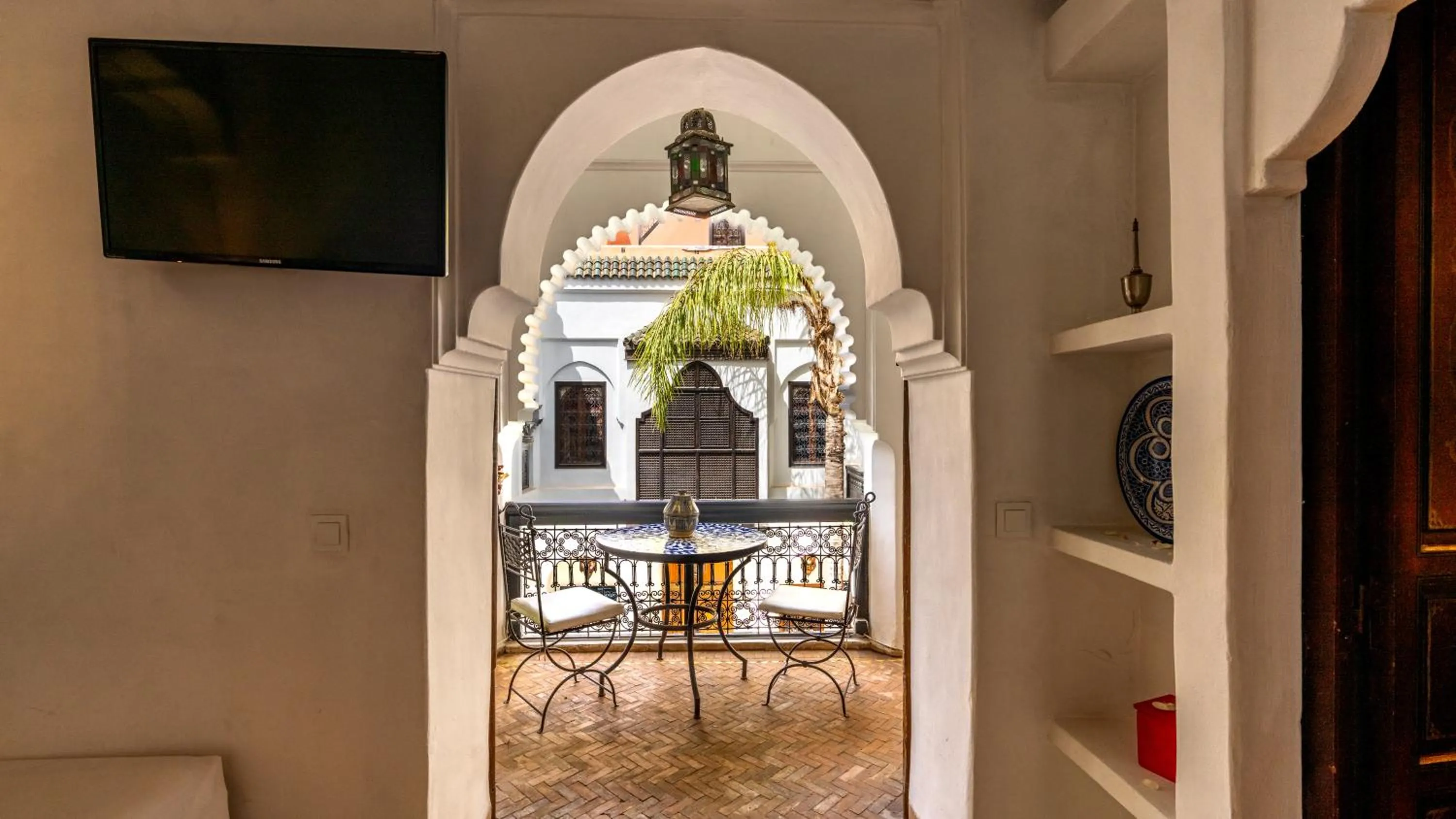 TV and multimedia in Riad Ghali Hotel & SPA