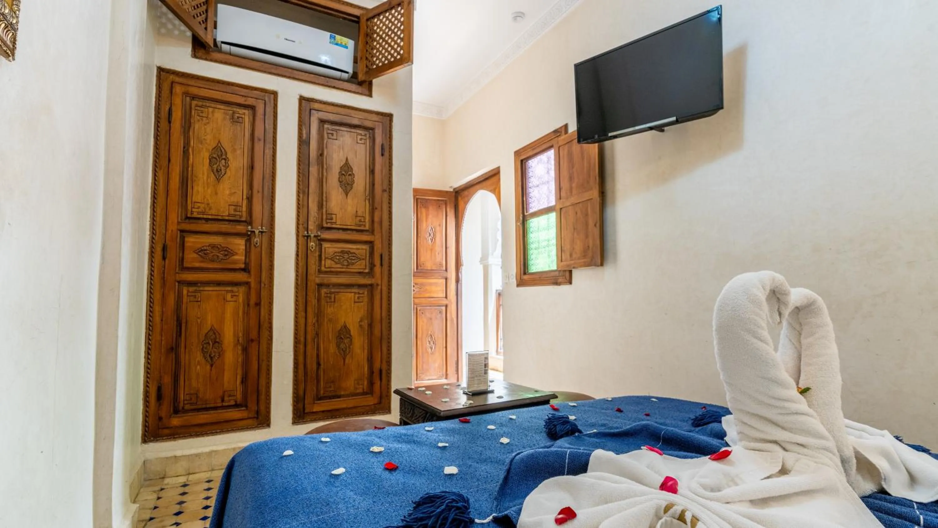 TV and multimedia, Bed in Riad Ghali Hotel & SPA