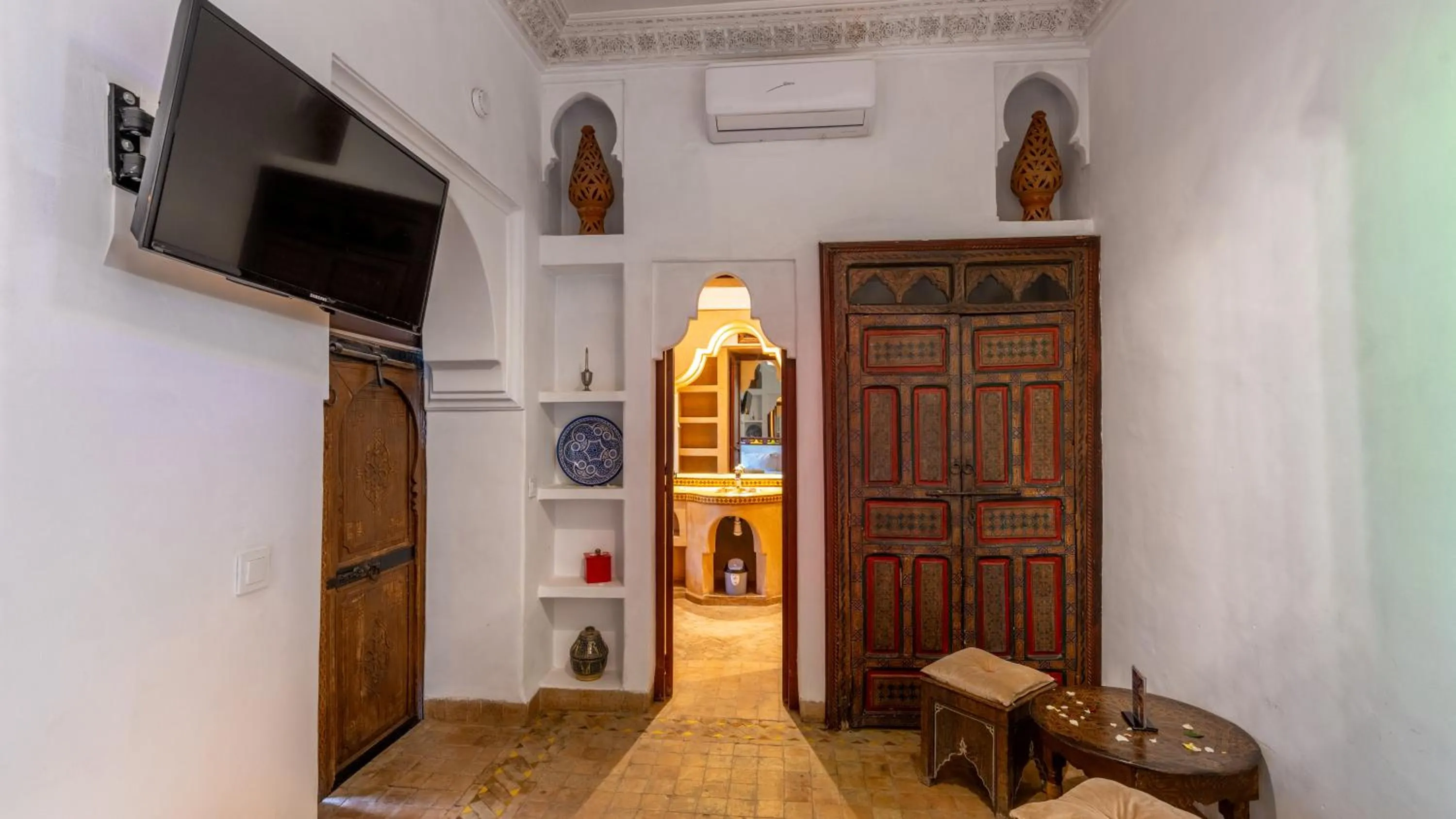 TV and multimedia in Riad Ghali Hotel & SPA