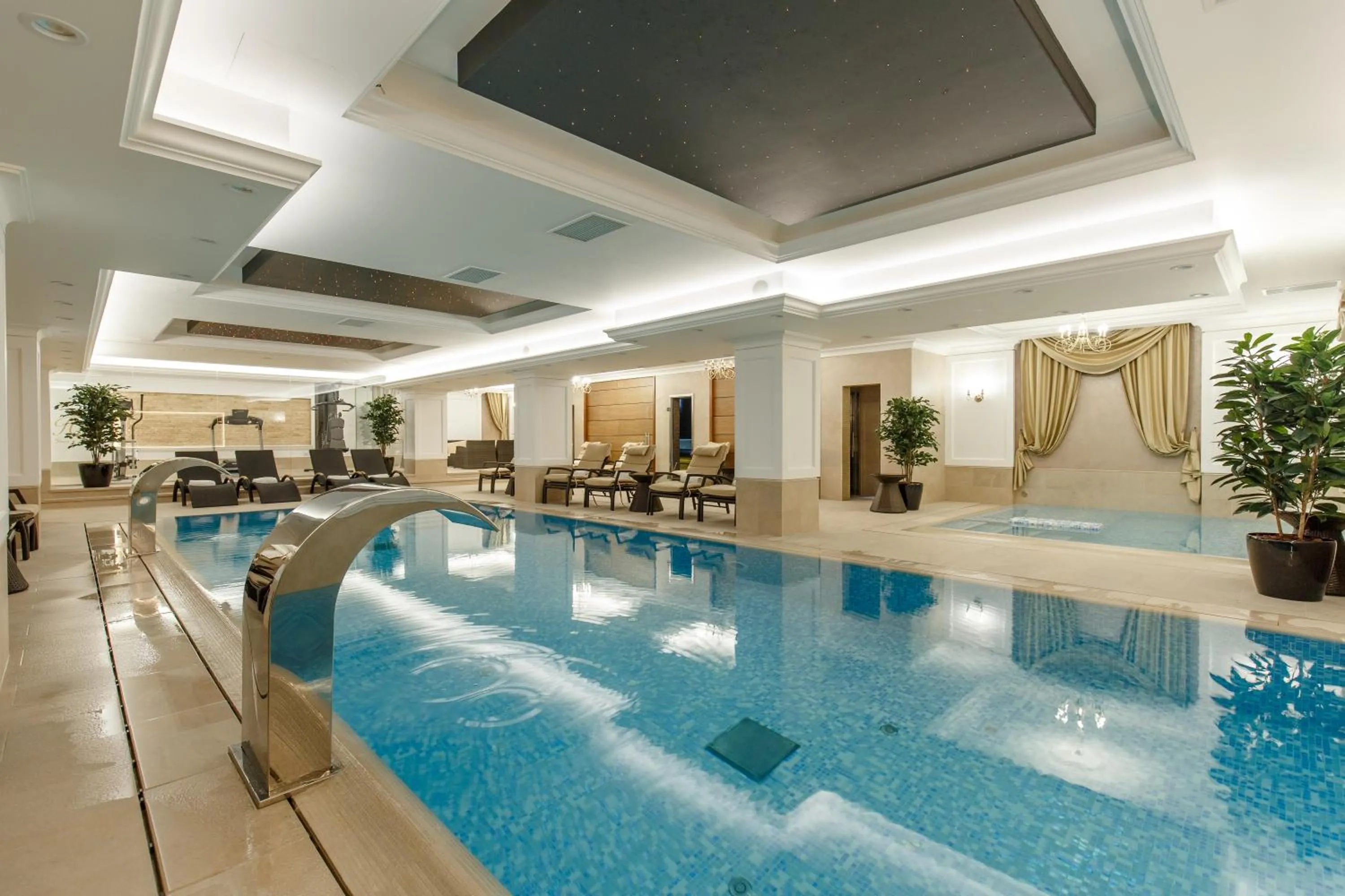 Swimming pool in Hotel Gabriela