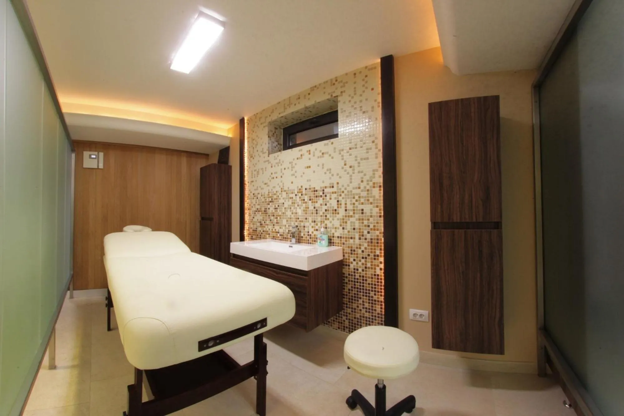 Massage, Bed in Hotel Gabriela
