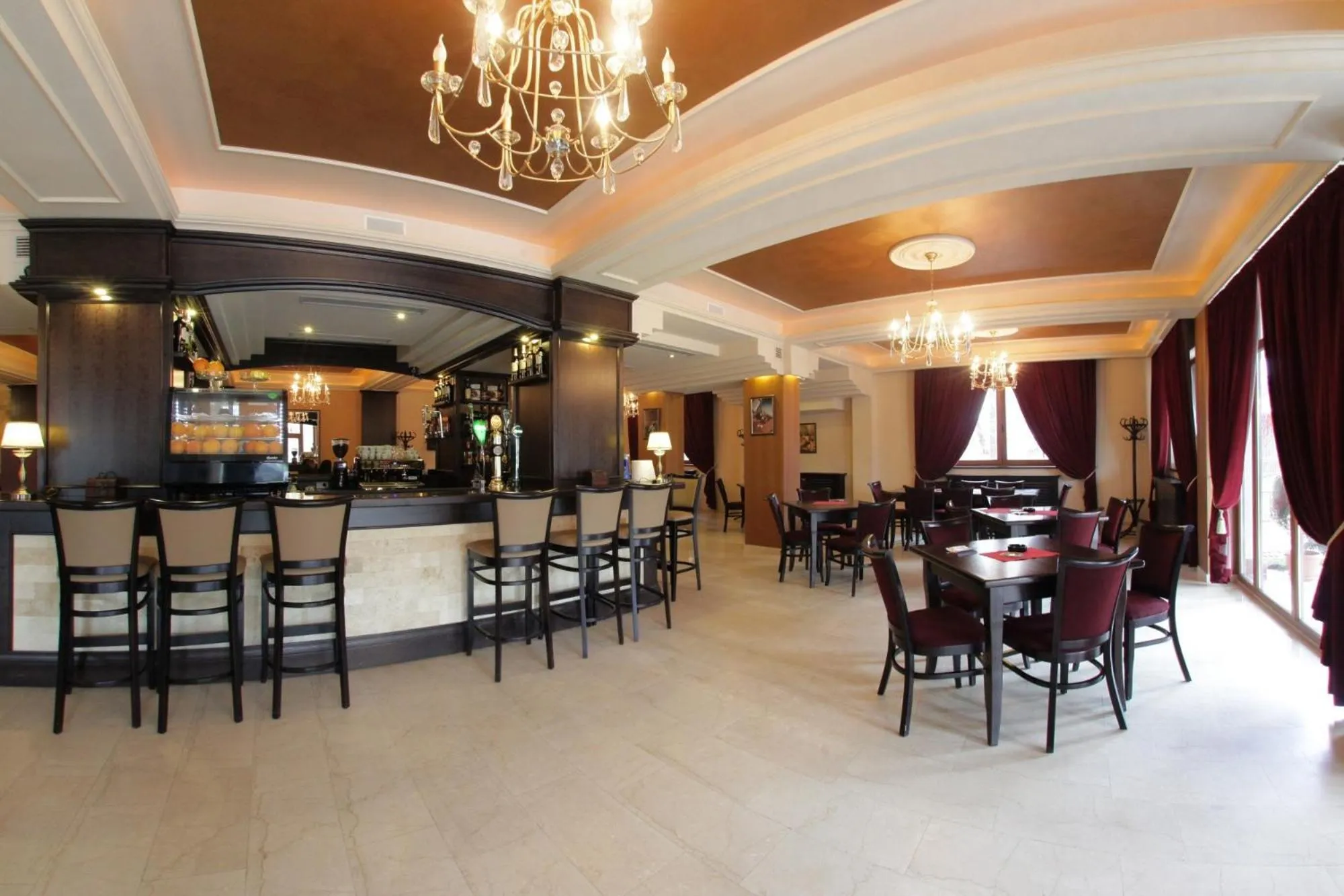 Restaurant/places to eat in Hotel Gabriela