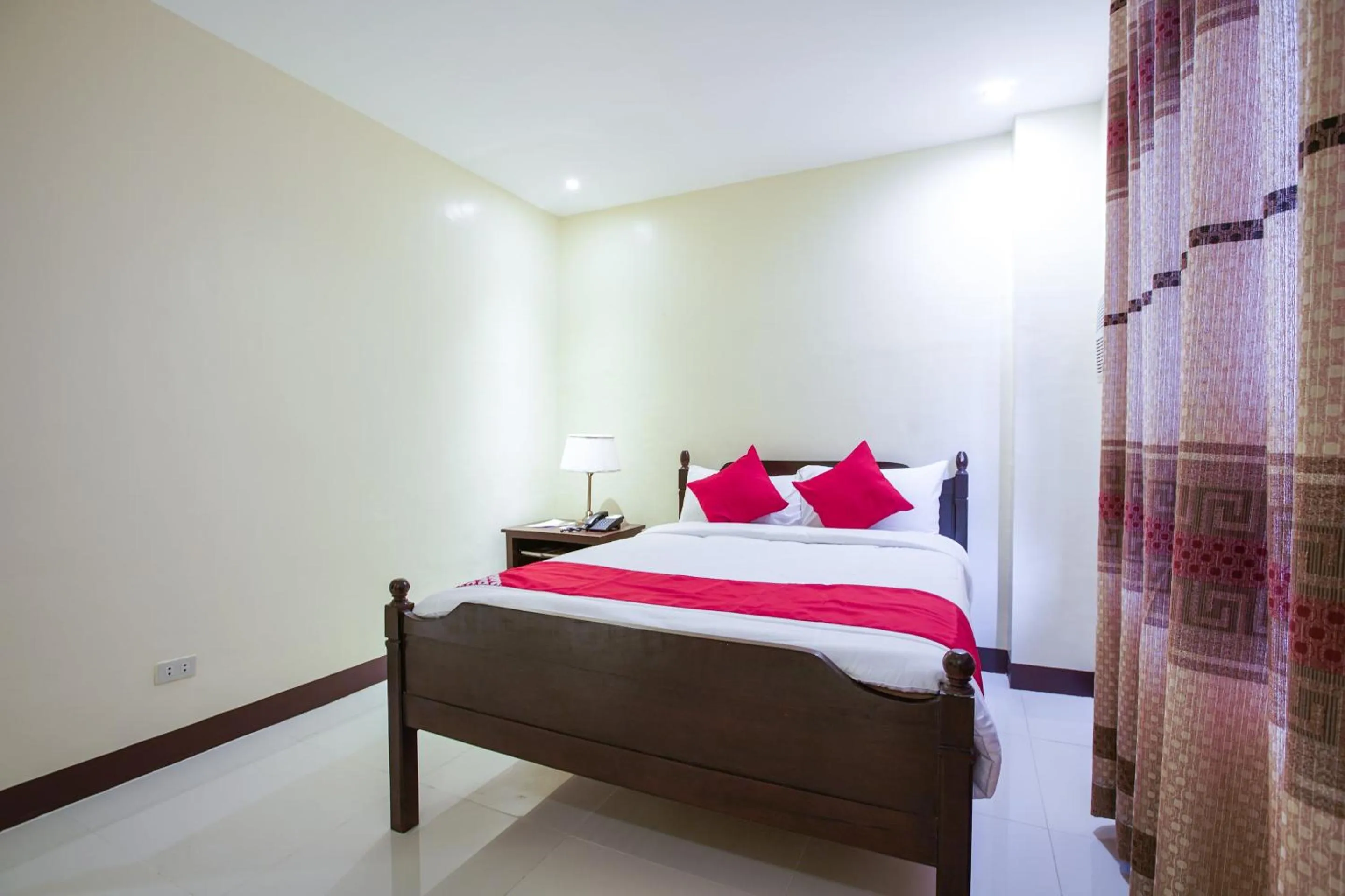 Bedroom, Bed in OYO 236 Hotel Edmundo