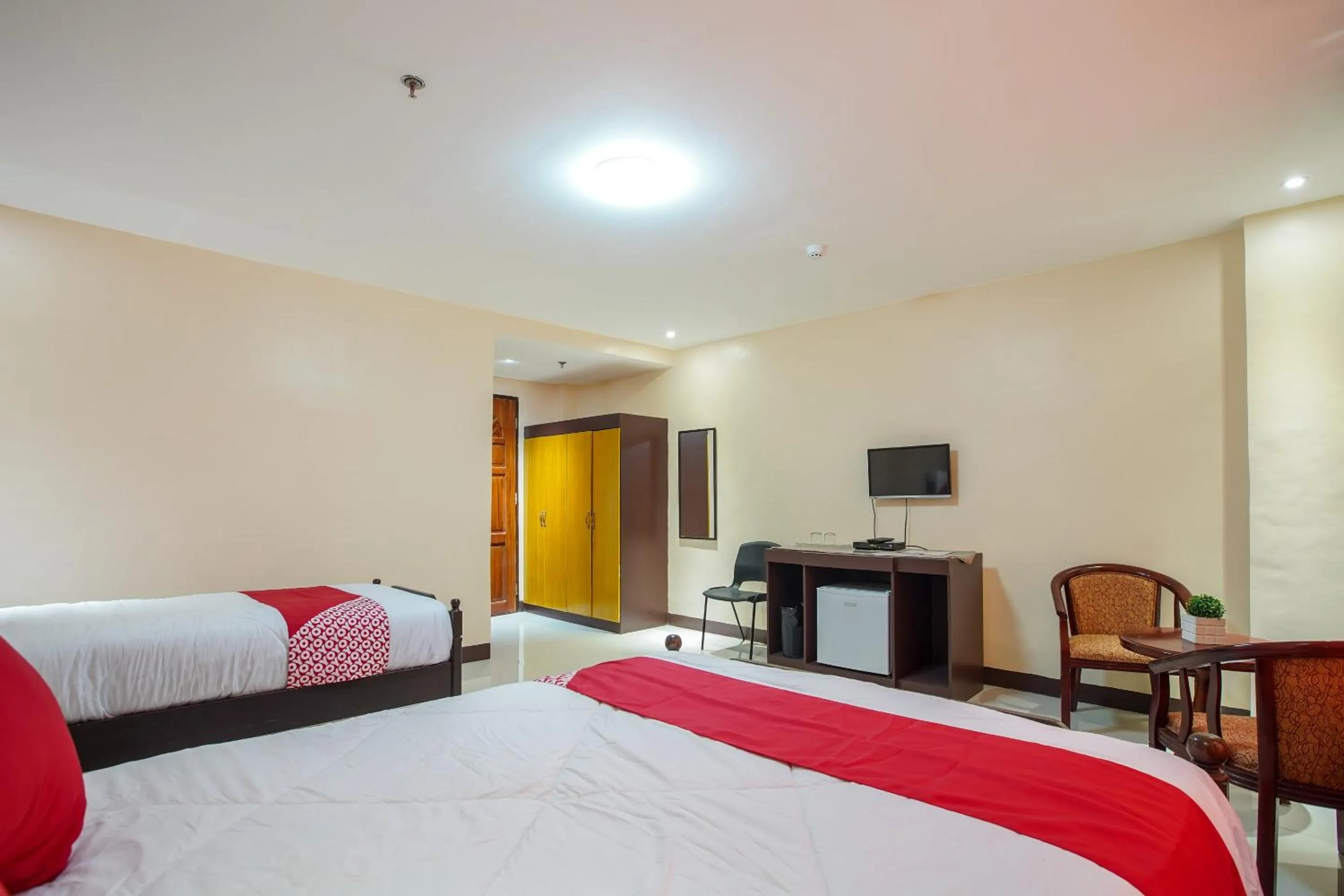 Bedroom, Bed in OYO 236 Hotel Edmundo