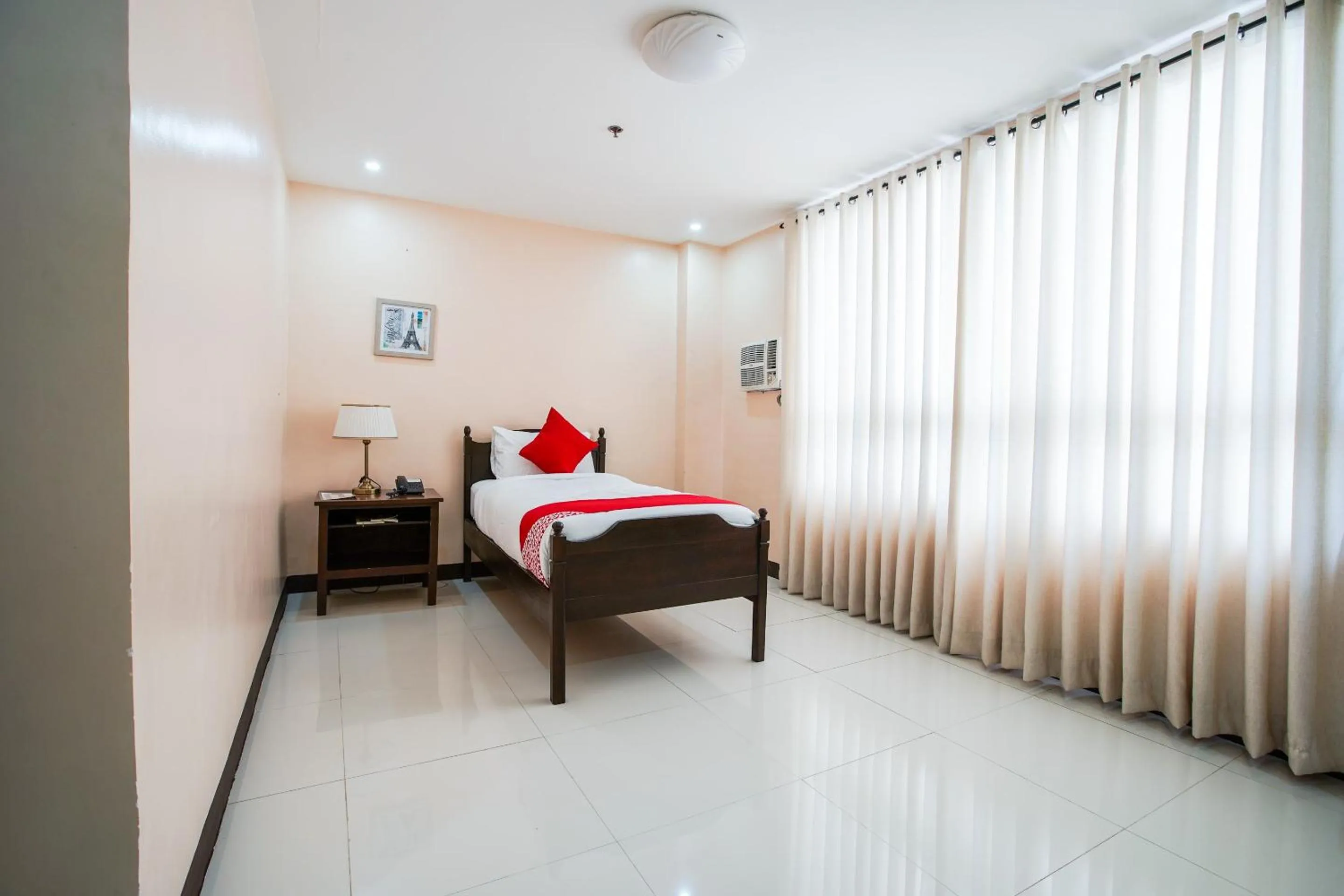 Bedroom, Bed in OYO 236 Hotel Edmundo