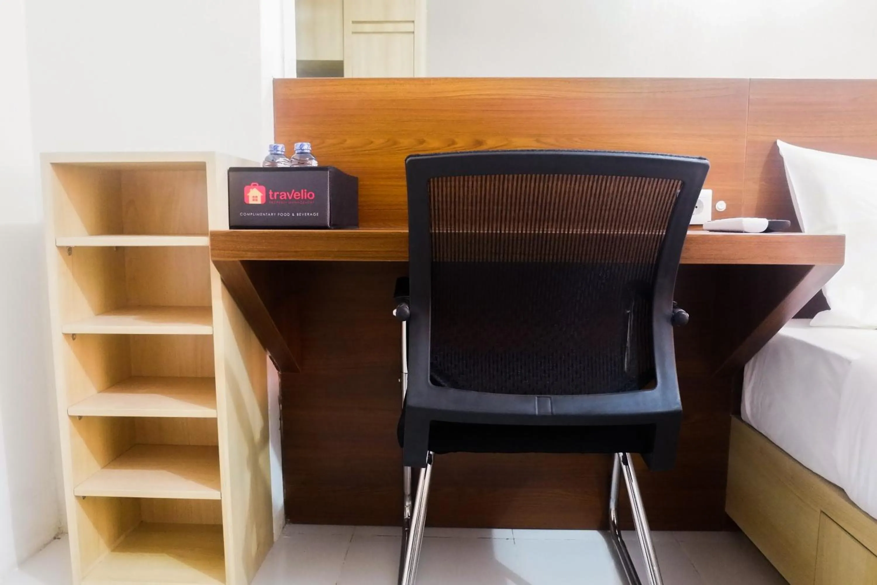 Comfy Studio Apartment at Menara Rungkut By Travelio