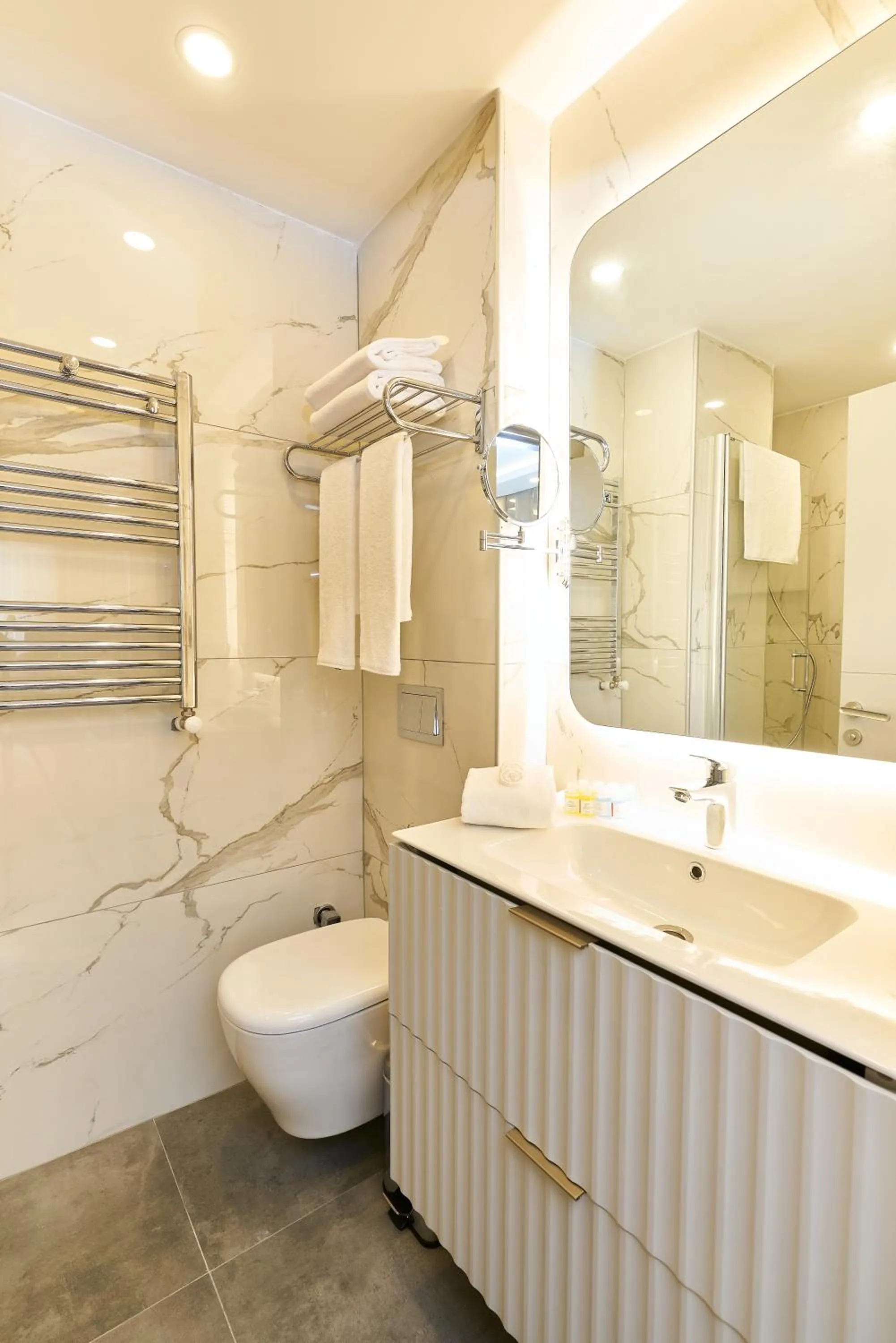 Bathroom in All Seasons Suites